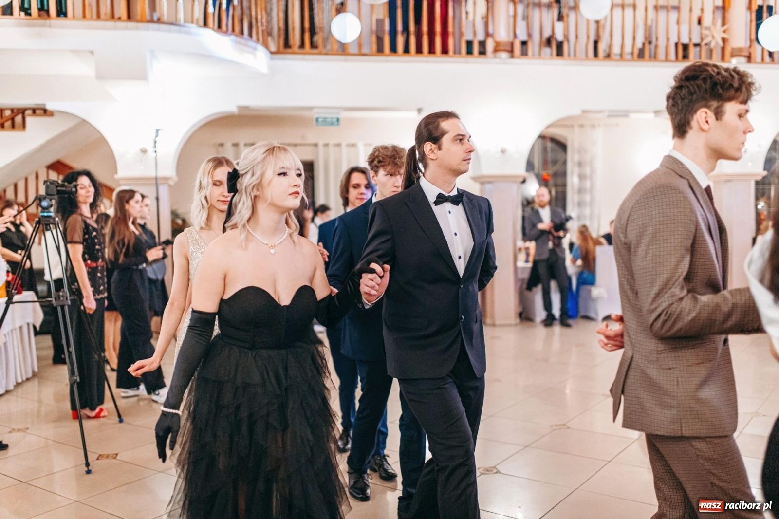 Zdjęcie w galerii na portalu naszraciborz.pl: Ah, cóż to był za bal! Studniówka Kasprowicza na bis! [FOTO] wiadomości z regionu