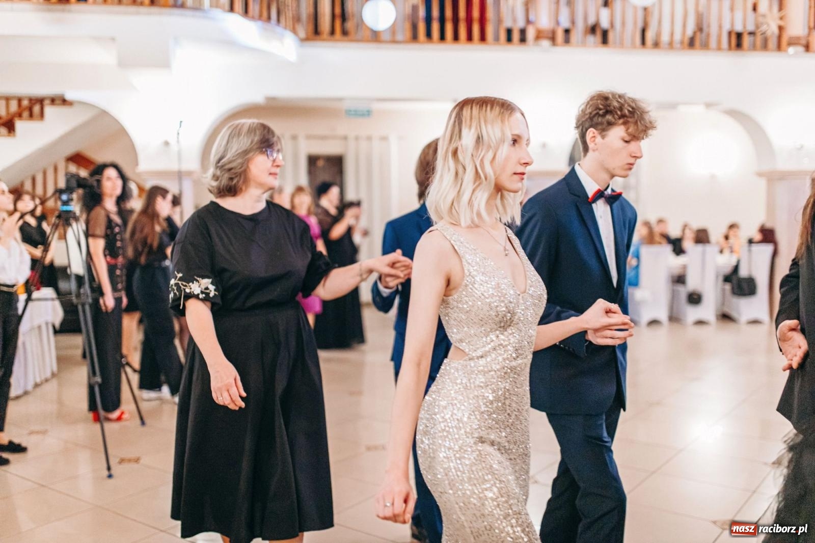 Zdjęcie w galerii na portalu naszraciborz.pl: Ah, cóż to był za bal! Studniówka Kasprowicza na bis! [FOTO] wiadomości z regionu