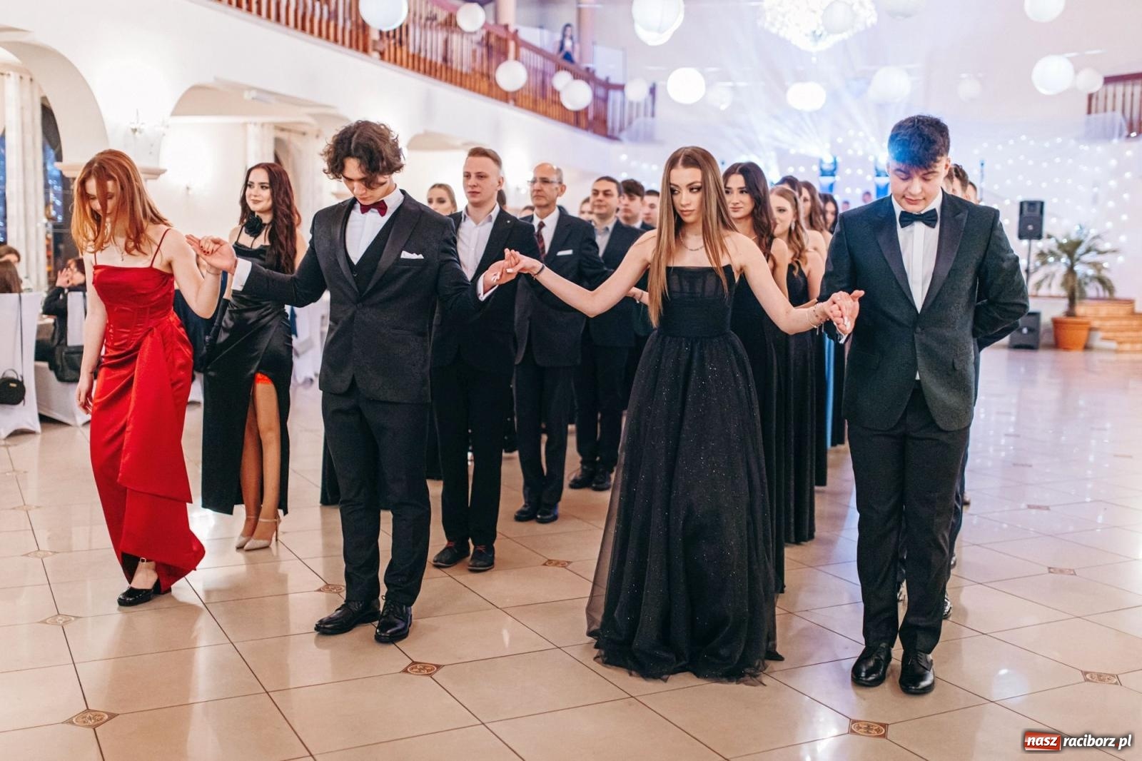 Zdjęcie w galerii na portalu naszraciborz.pl: Ah, cóż to był za bal! Studniówka Kasprowicza na bis! [FOTO] wiadomości z regionu