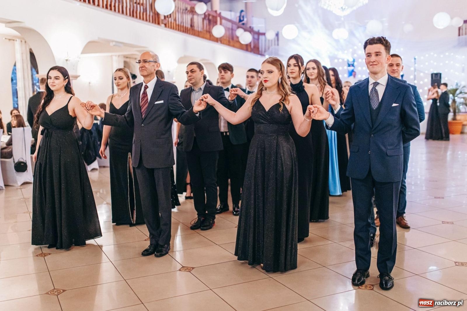 Zdjęcie w galerii na portalu naszraciborz.pl: Ah, cóż to był za bal! Studniówka Kasprowicza na bis! [FOTO] wiadomości z regionu