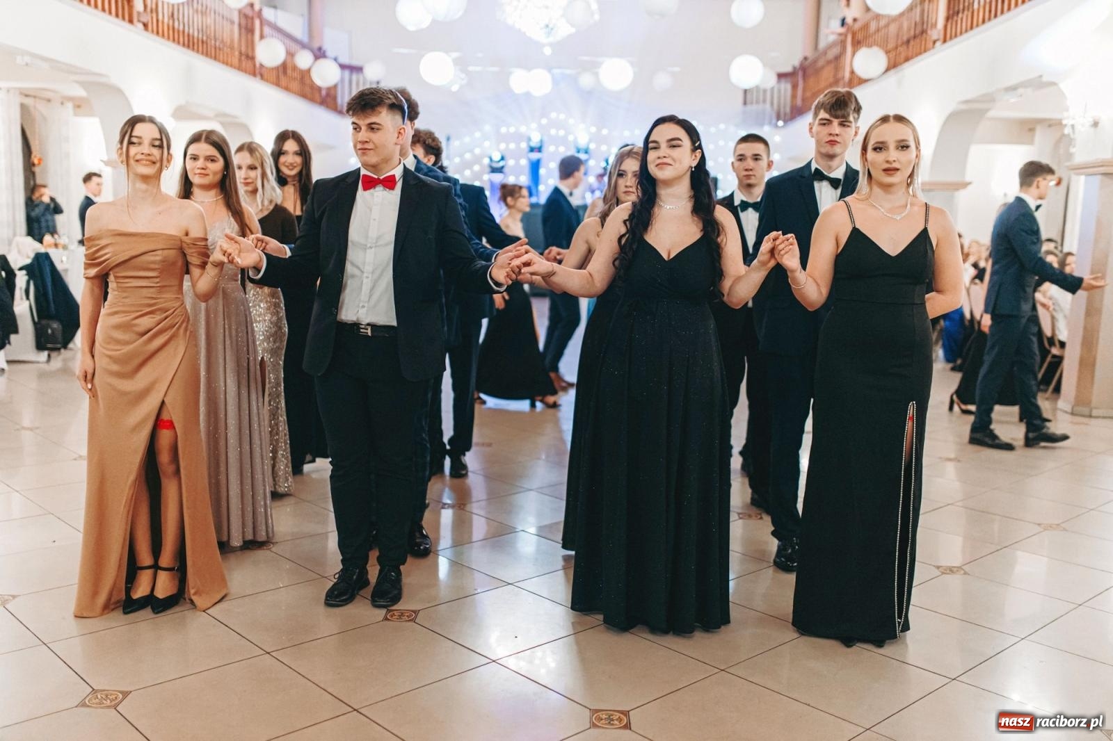 Zdjęcie w galerii na portalu naszraciborz.pl: Ah, cóż to był za bal! Studniówka Kasprowicza na bis! [FOTO] wiadomości z regionu