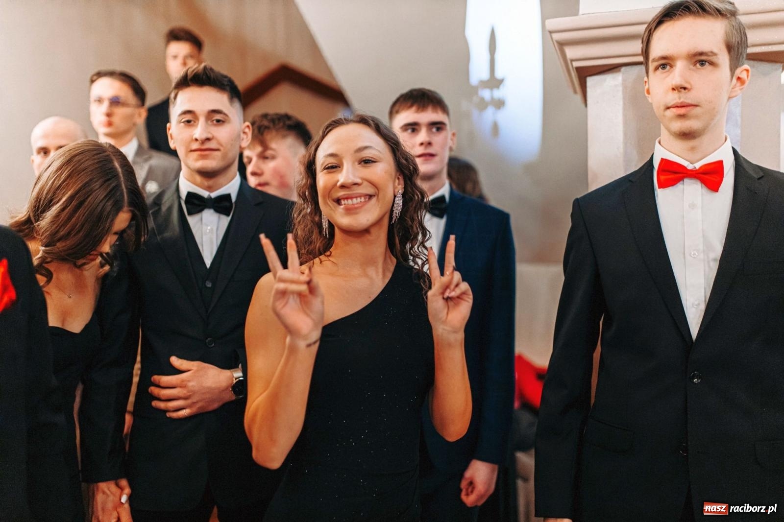 Zdjęcie w galerii na portalu naszraciborz.pl: Ah, cóż to był za bal! Studniówka Kasprowicza na bis! [FOTO] wiadomości z regionu