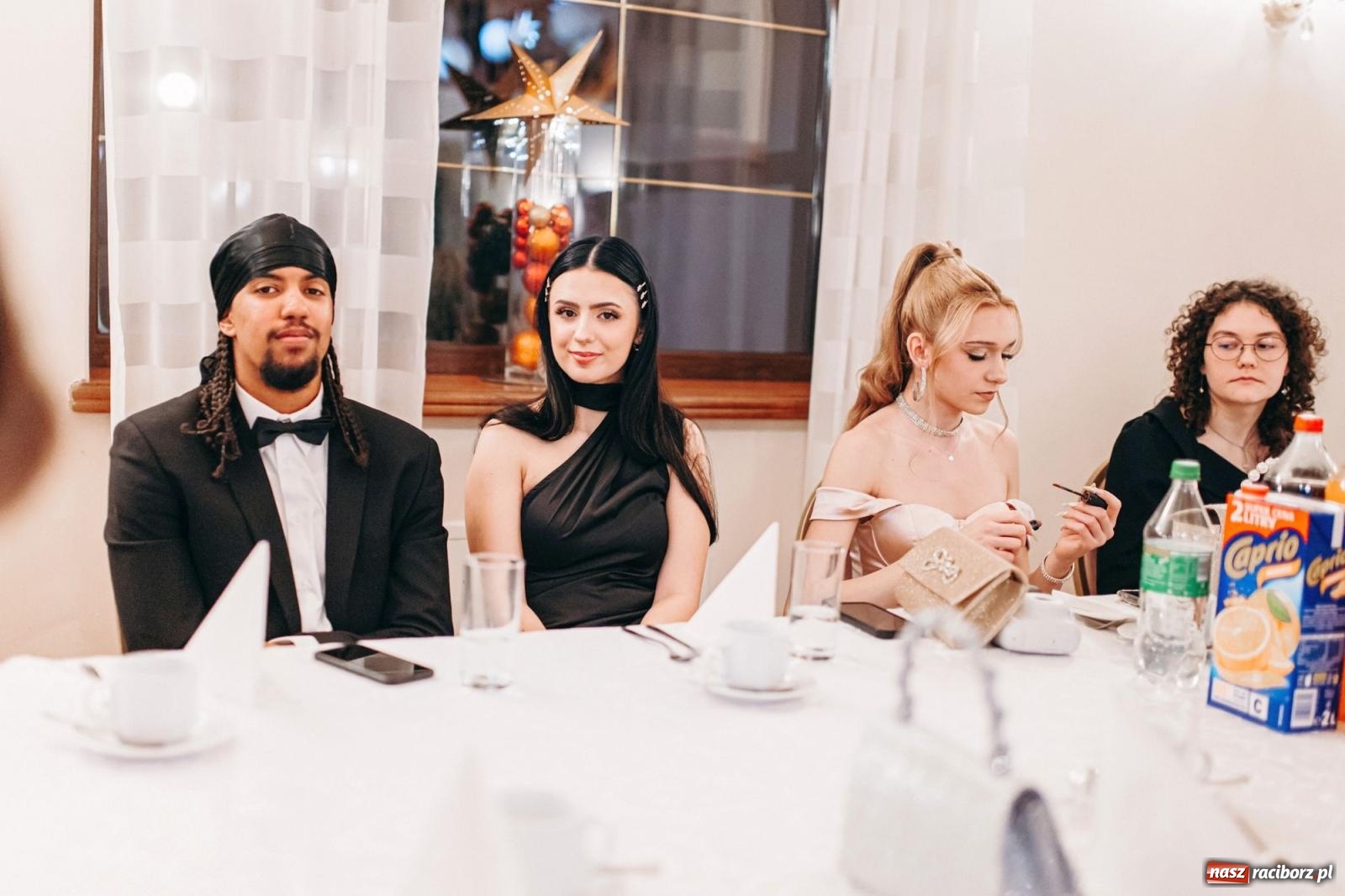 Zdjęcie w galerii na portalu naszraciborz.pl: Ah, cóż to był za bal! Studniówka Kasprowicza na bis! [FOTO] wiadomości z regionu