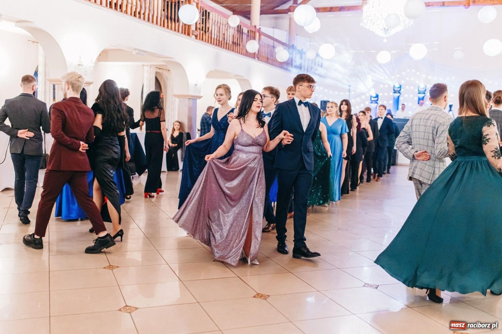 Zdjęcie w galerii na portalu naszraciborz.pl: Ah, cóż to był za bal! Studniówka Kasprowicza na bis! [FOTO] wiadomości z regionu