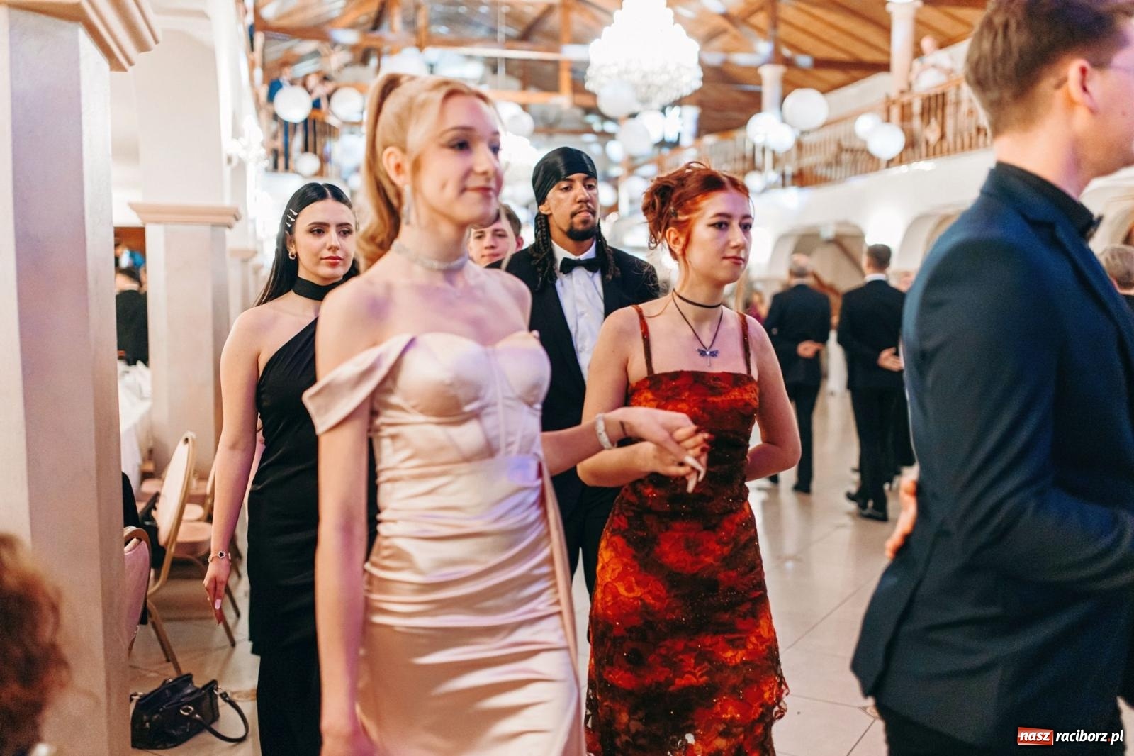 Zdjęcie w galerii na portalu naszraciborz.pl: Ah, cóż to był za bal! Studniówka Kasprowicza na bis! [FOTO] wiadomości z regionu