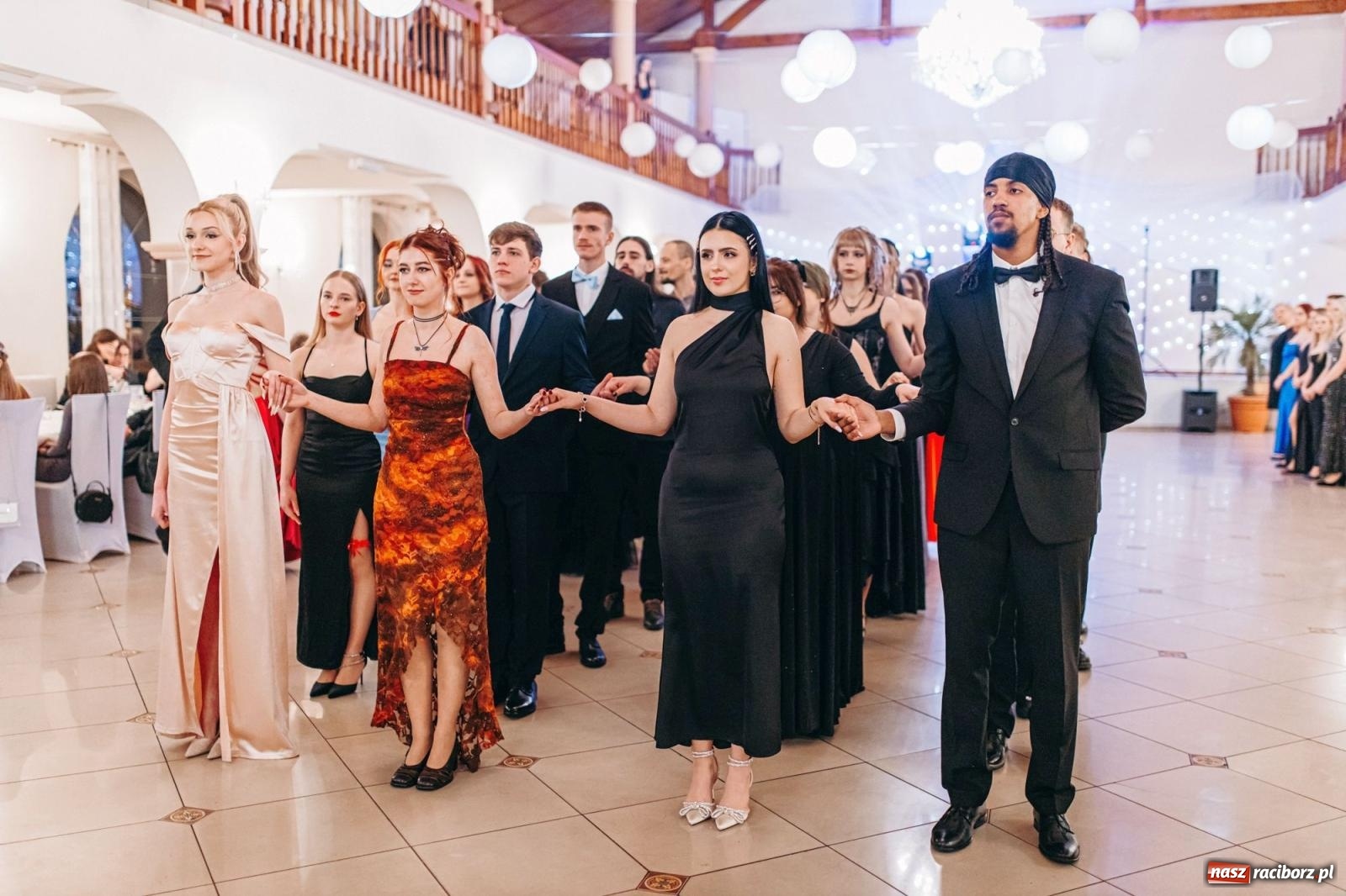 Zdjęcie w galerii na portalu naszraciborz.pl: Ah, cóż to był za bal! Studniówka Kasprowicza na bis! [FOTO] wiadomości z regionu