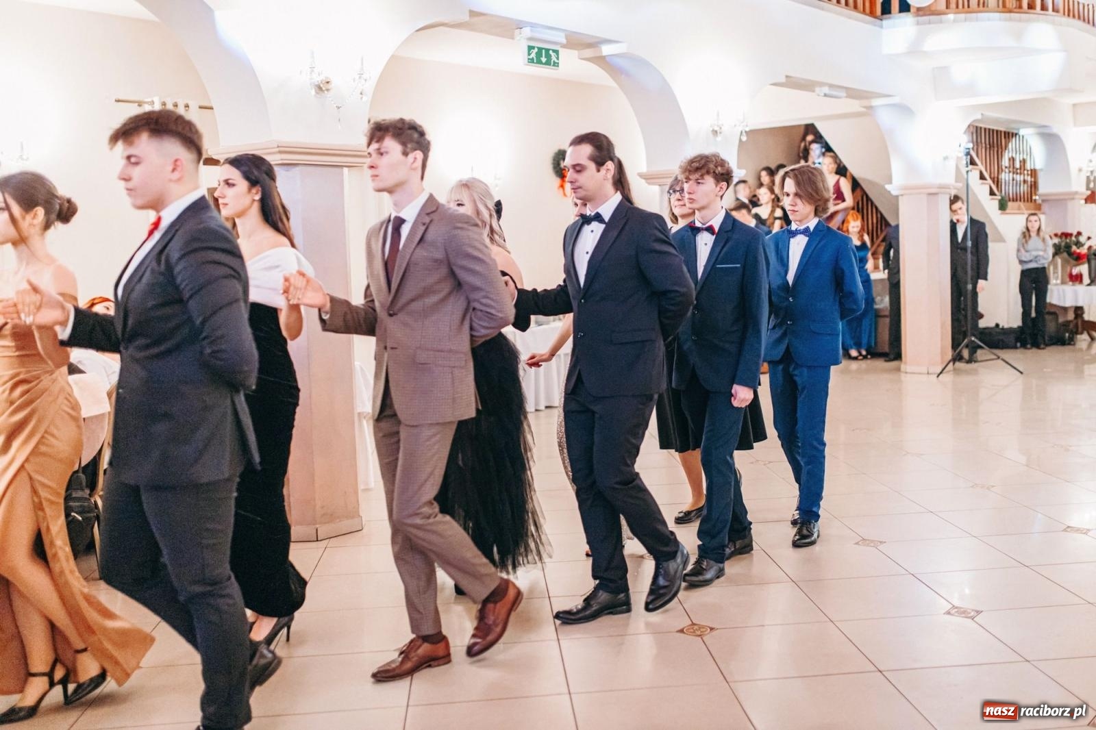 Zdjęcie w galerii na portalu naszraciborz.pl: Ah, cóż to był za bal! Studniówka Kasprowicza na bis! [FOTO] wiadomości z regionu