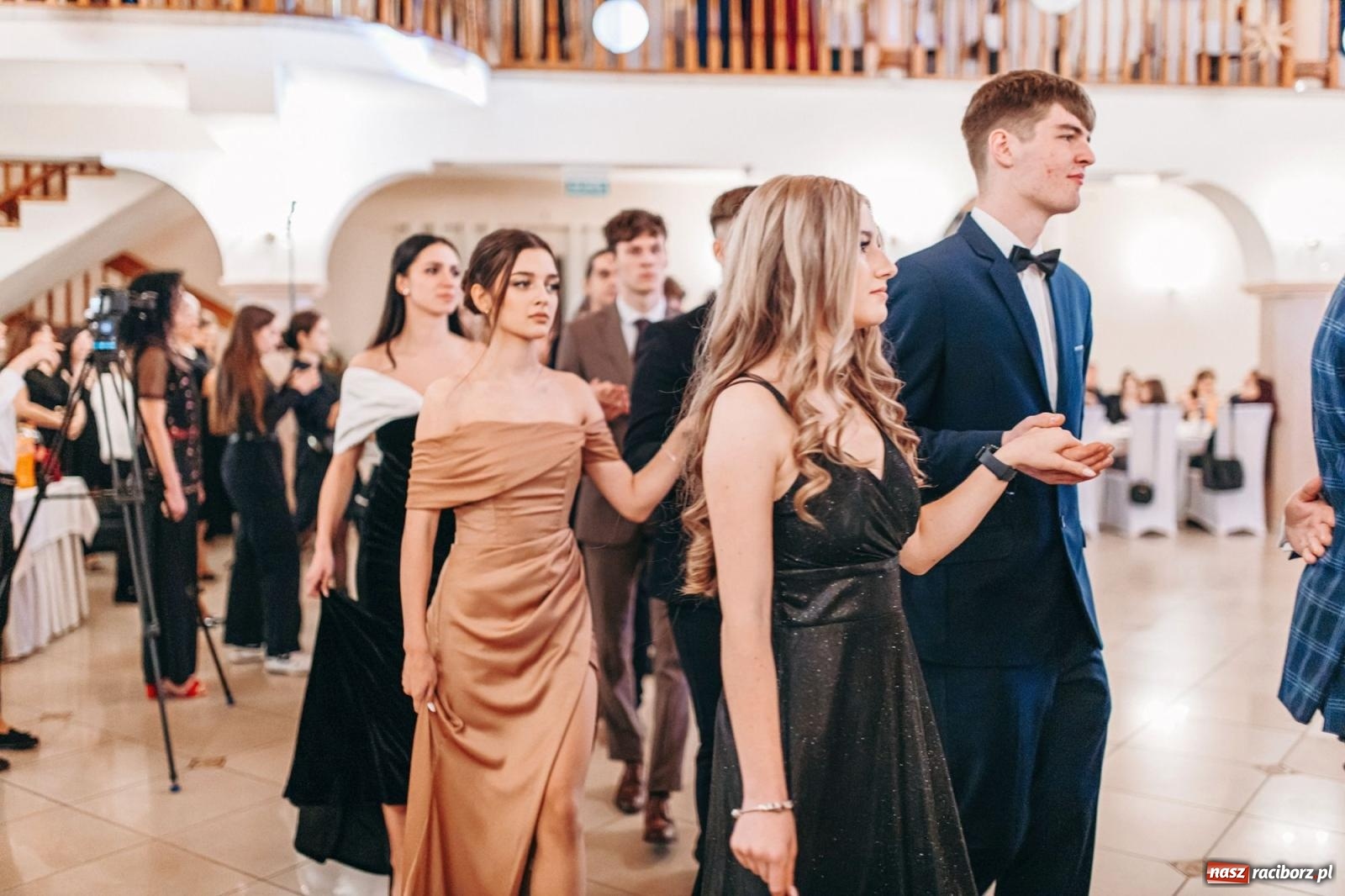 Zdjęcie w galerii na portalu naszraciborz.pl: Ah, cóż to był za bal! Studniówka Kasprowicza na bis! [FOTO] wiadomości z regionu