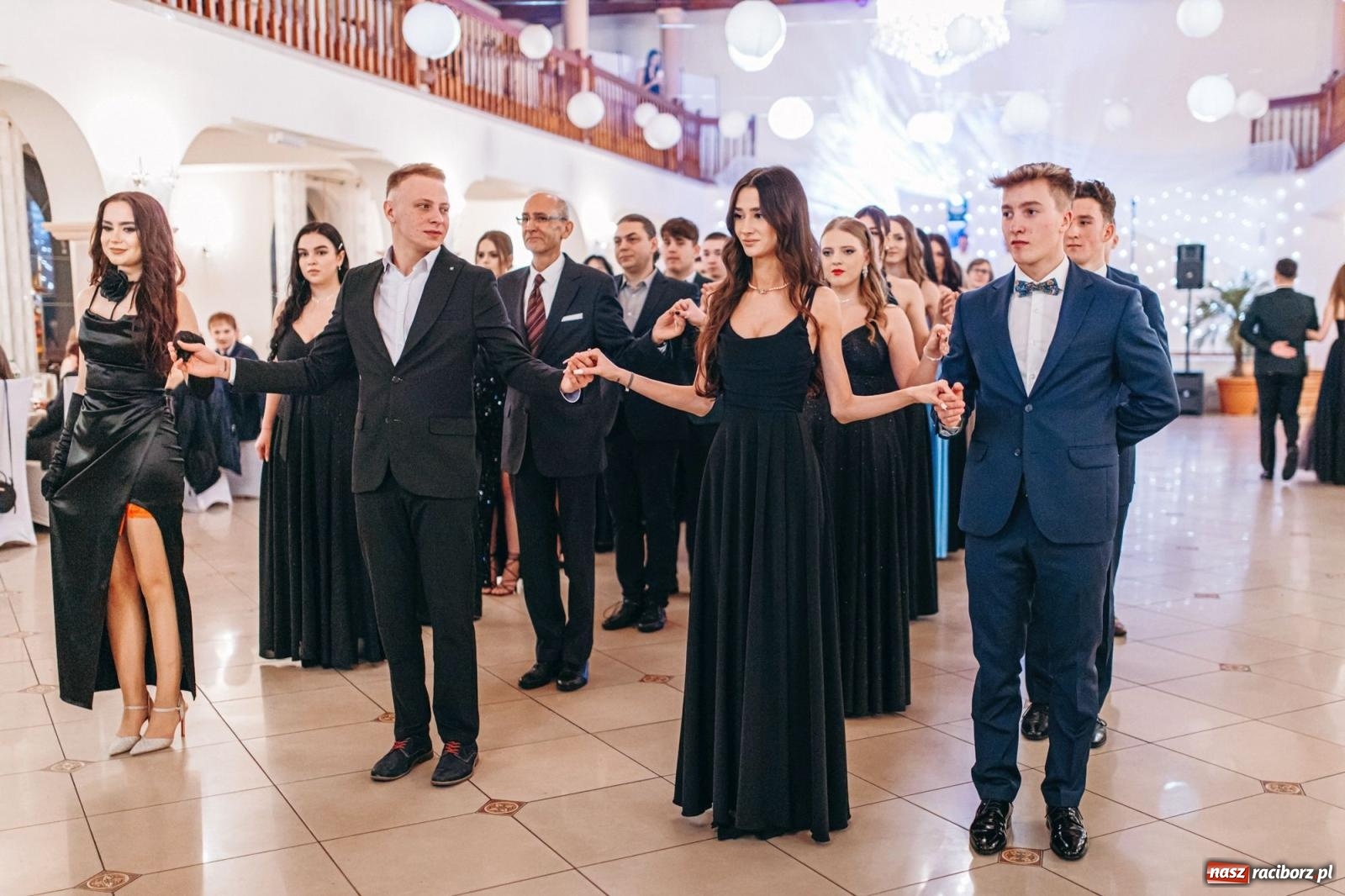 Zdjęcie w galerii na portalu naszraciborz.pl: Ah, cóż to był za bal! Studniówka Kasprowicza na bis! [FOTO] wiadomości z regionu