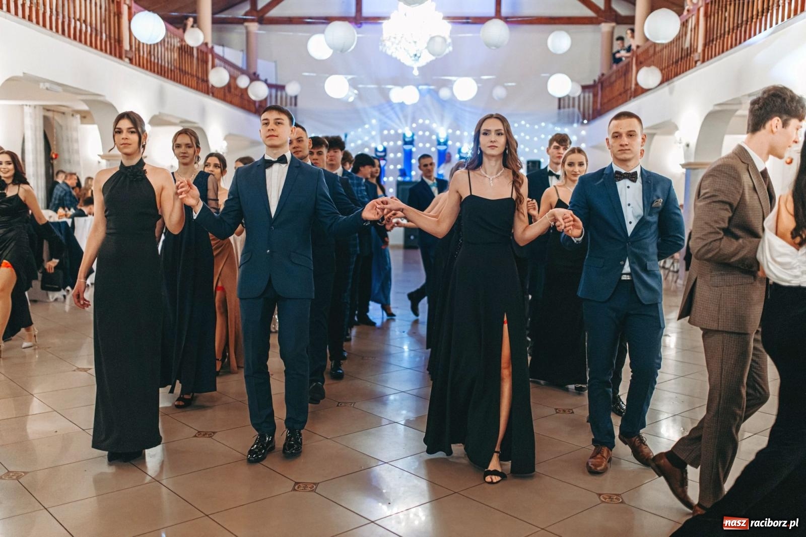 Zdjęcie w galerii na portalu naszraciborz.pl: Ah, cóż to był za bal! Studniówka Kasprowicza na bis! [FOTO] wiadomości z regionu