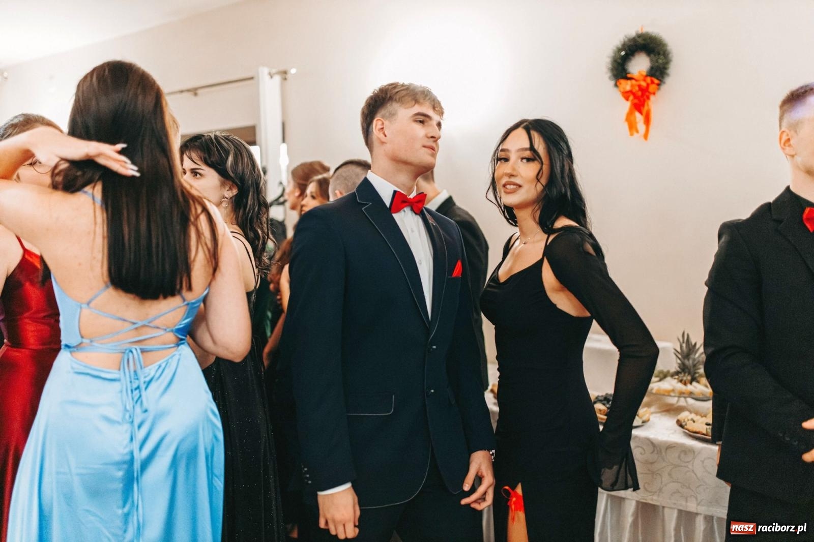 Zdjęcie w galerii na portalu naszraciborz.pl: Ah, cóż to był za bal! Studniówka Kasprowicza na bis! [FOTO] wiadomości z regionu