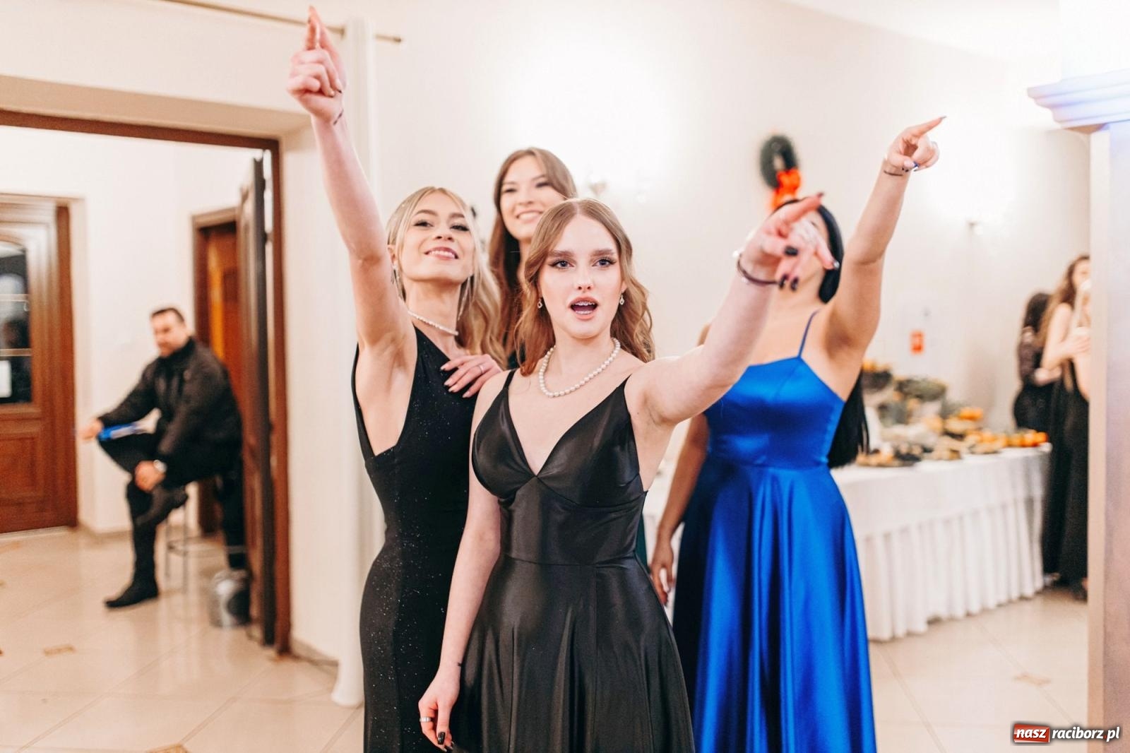 Zdjęcie w galerii na portalu naszraciborz.pl: Ah, cóż to był za bal! Studniówka Kasprowicza na bis! [FOTO] wiadomości z regionu
