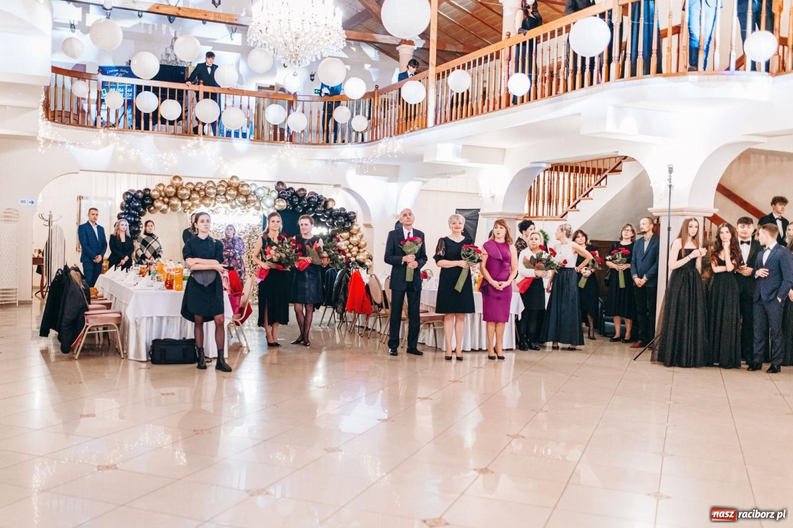 Zdjęcie w galerii na portalu naszraciborz.pl: Ah, cóż to był za bal! Studniówka Kasprowicza na bis! [FOTO] wiadomości z regionu