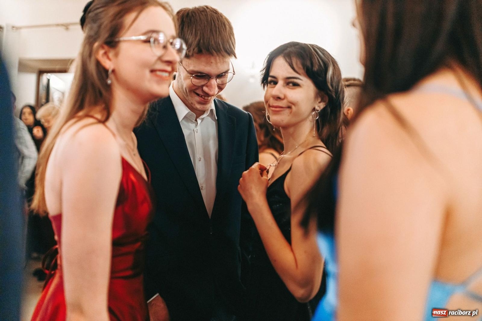 Zdjęcie w galerii na portalu naszraciborz.pl: Ah, cóż to był za bal! Studniówka Kasprowicza na bis! [FOTO] wiadomości z regionu