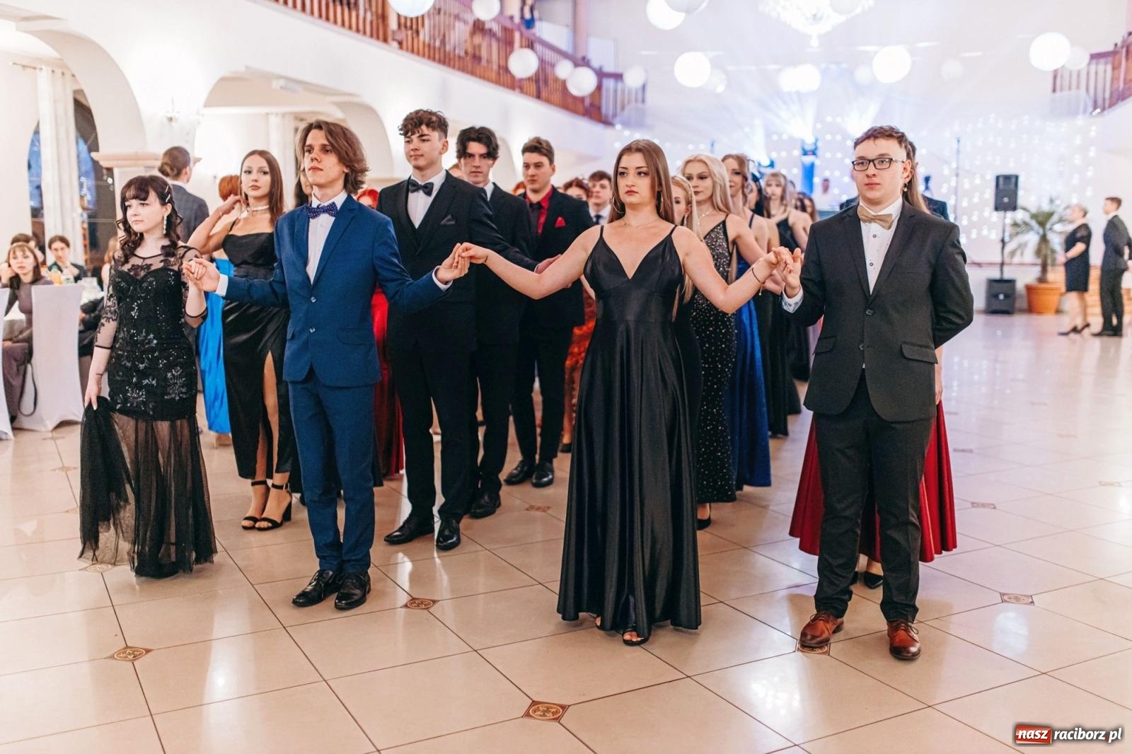 Zdjęcie w galerii na portalu naszraciborz.pl: Ah, cóż to był za bal! Studniówka Kasprowicza na bis! [FOTO] wiadomości z regionu