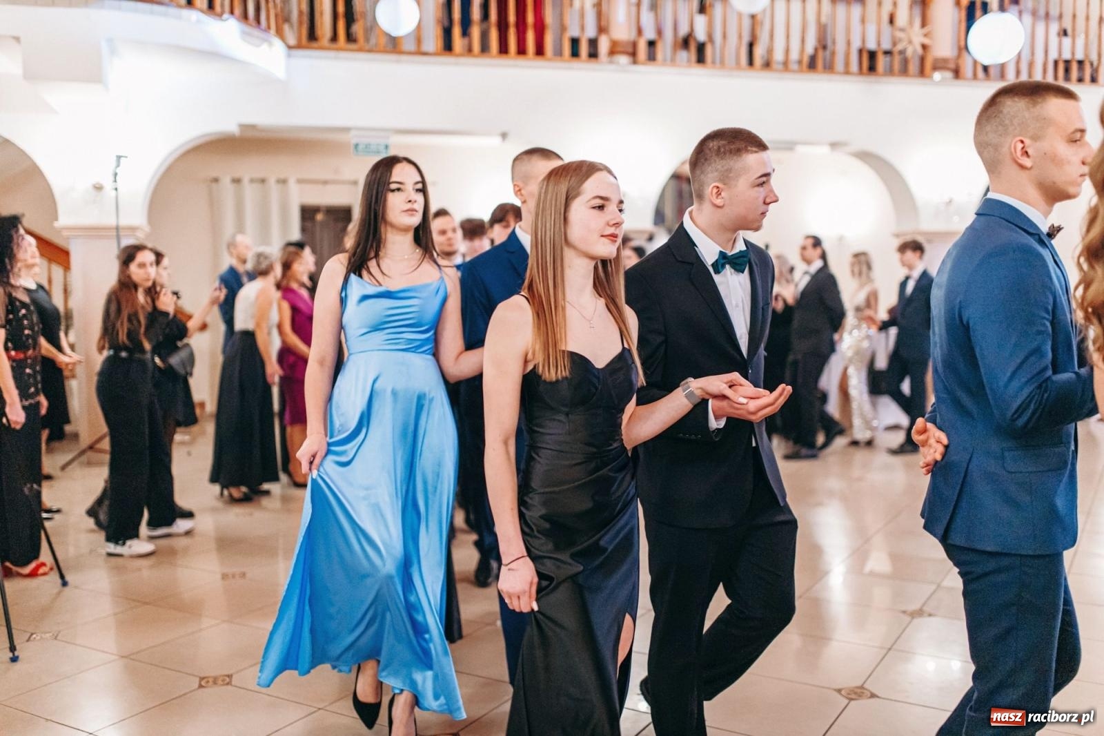 Zdjęcie w galerii na portalu naszraciborz.pl: Ah, cóż to był za bal! Studniówka Kasprowicza na bis! [FOTO] wiadomości z regionu