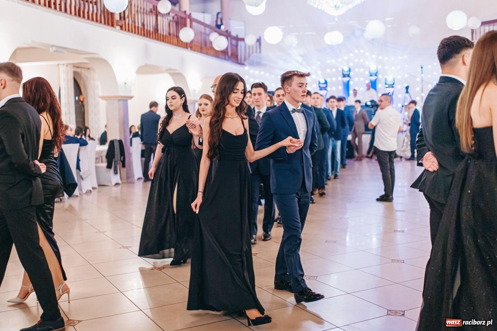 Zdjęcie w galerii na portalu naszraciborz.pl: Ah, cóż to był za bal! Studniówka Kasprowicza na bis! [FOTO] wiadomości z regionu