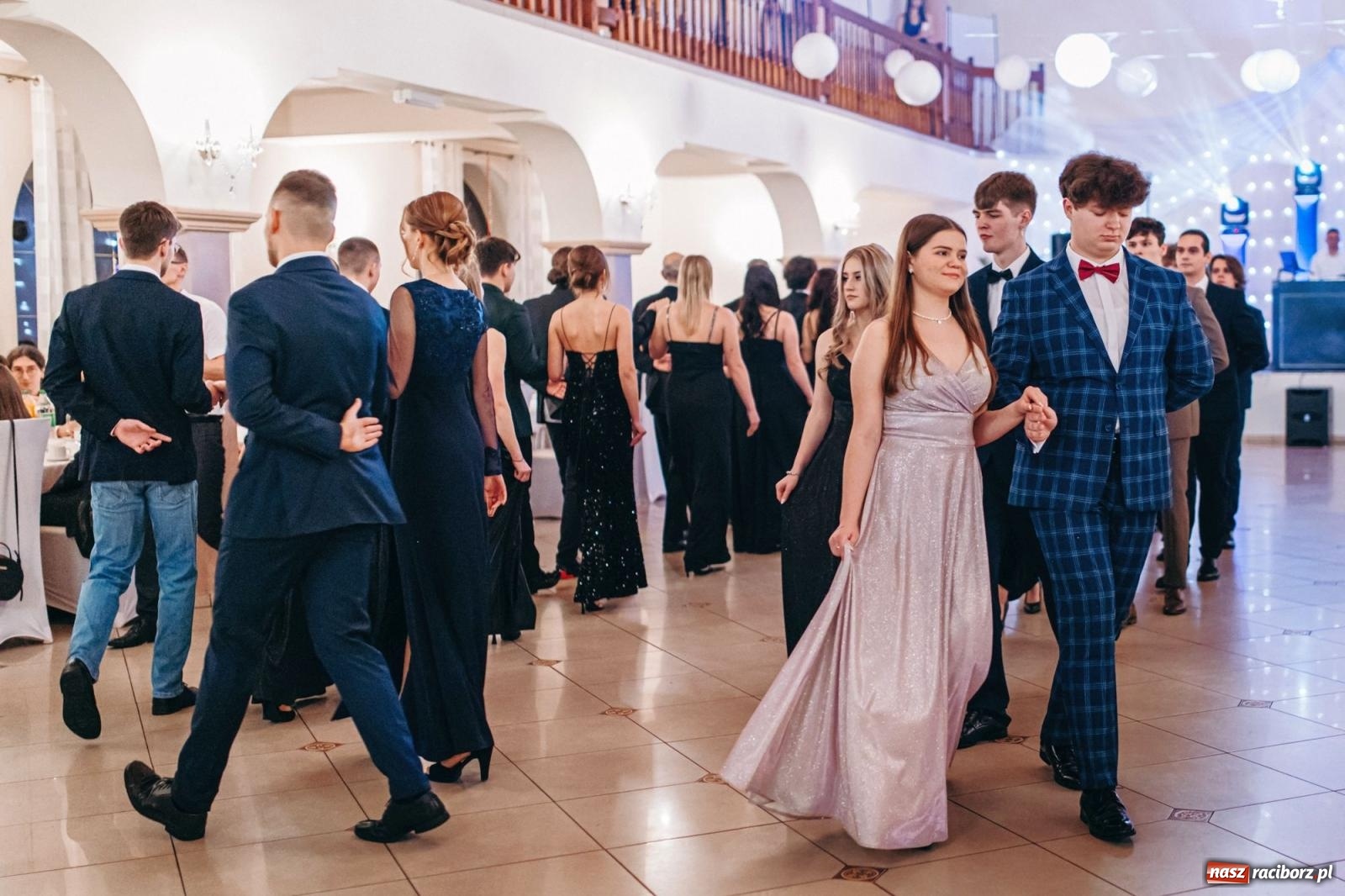 Zdjęcie w galerii na portalu naszraciborz.pl: Ah, cóż to był za bal! Studniówka Kasprowicza na bis! [FOTO] wiadomości z regionu