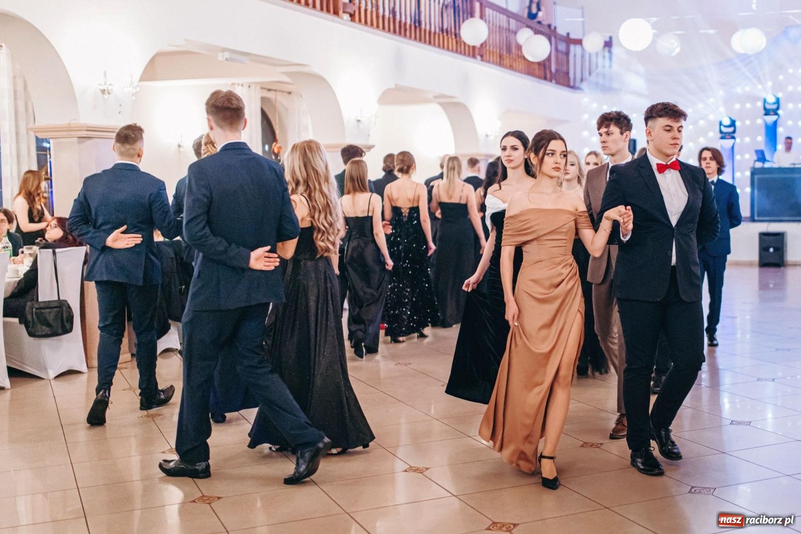 Zdjęcie w galerii na portalu naszraciborz.pl: Ah, cóż to był za bal! Studniówka Kasprowicza na bis! [FOTO] wiadomości z regionu