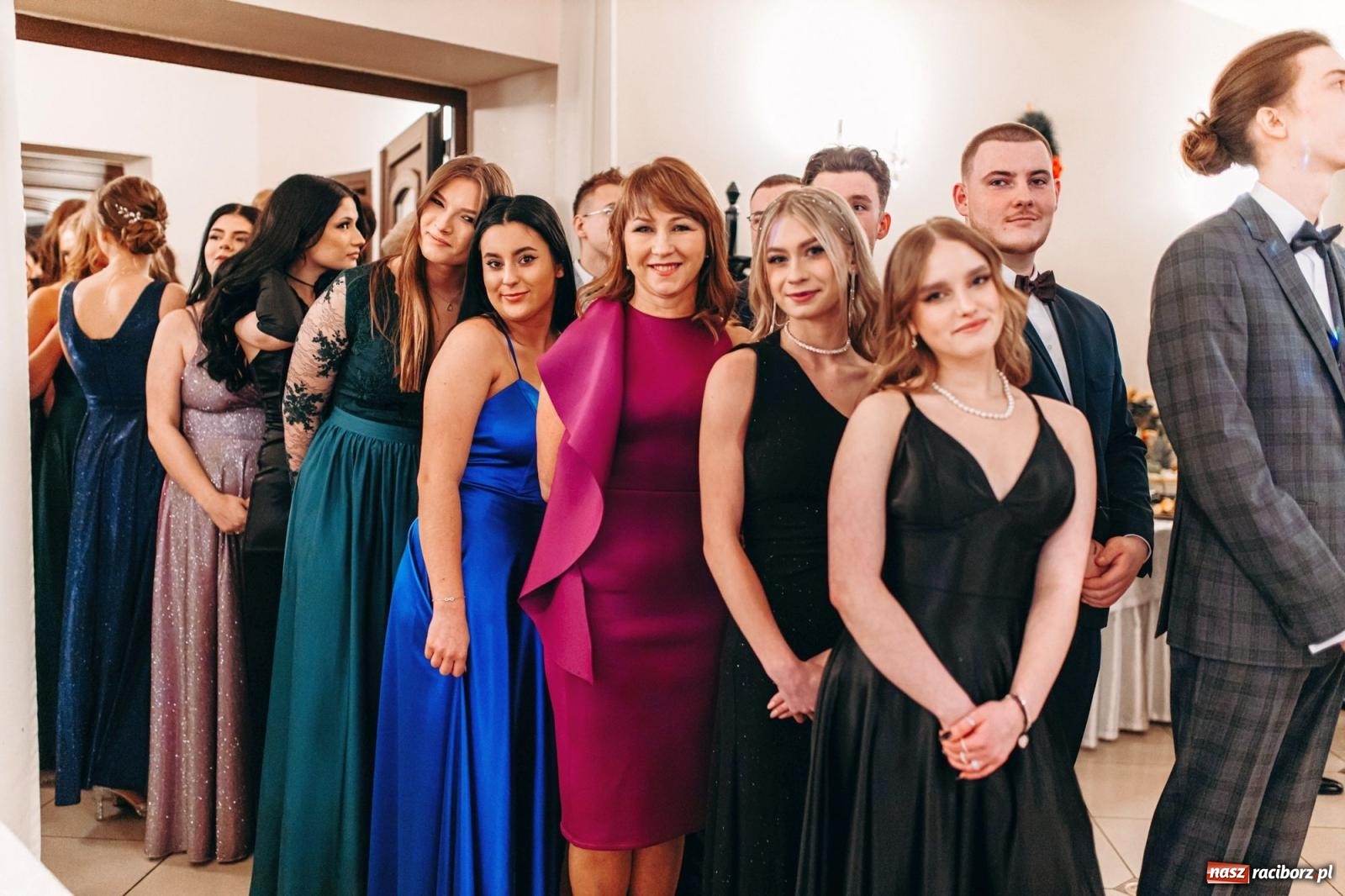 Zdjęcie w galerii na portalu naszraciborz.pl: Ah, cóż to był za bal! Studniówka Kasprowicza na bis! [FOTO] wiadomości z regionu