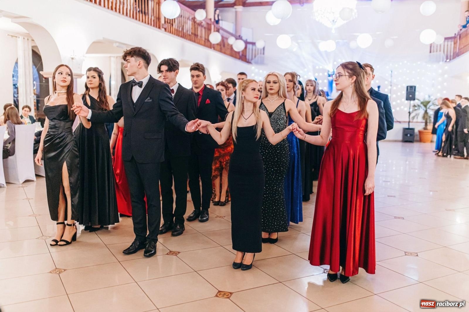 Zdjęcie w galerii na portalu naszraciborz.pl: Ah, cóż to był za bal! Studniówka Kasprowicza na bis! [FOTO] wiadomości z regionu