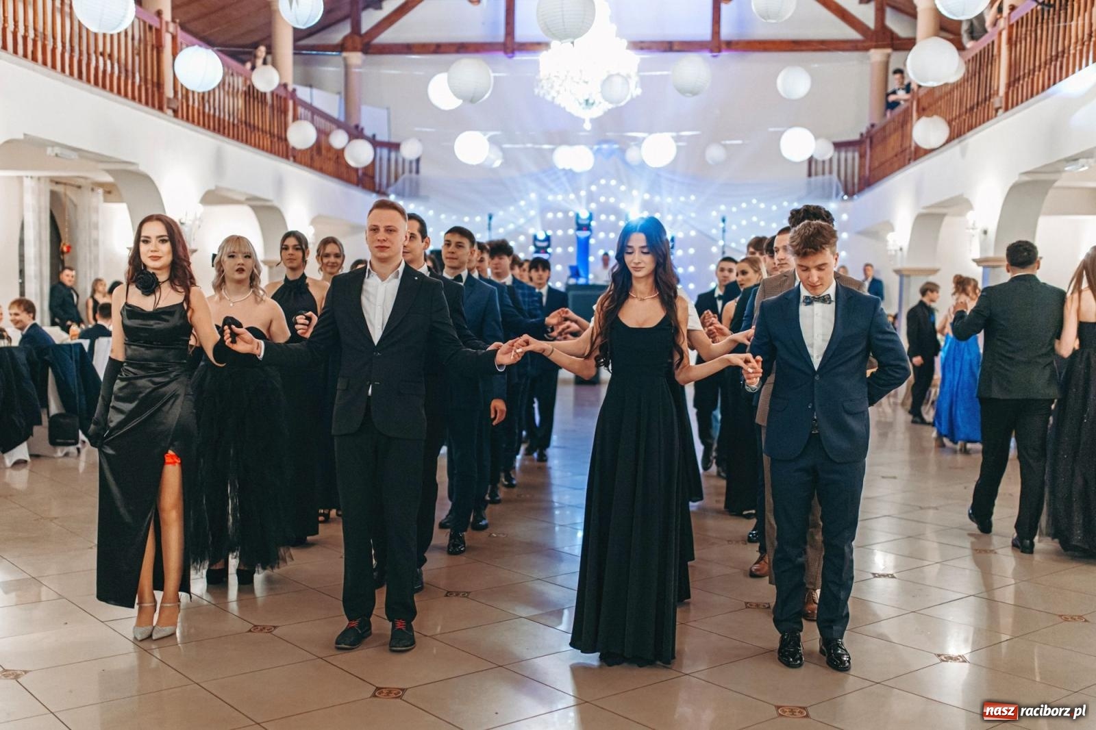 Zdjęcie w galerii na portalu naszraciborz.pl: Ah, cóż to był za bal! Studniówka Kasprowicza na bis! [FOTO] wiadomości z regionu
