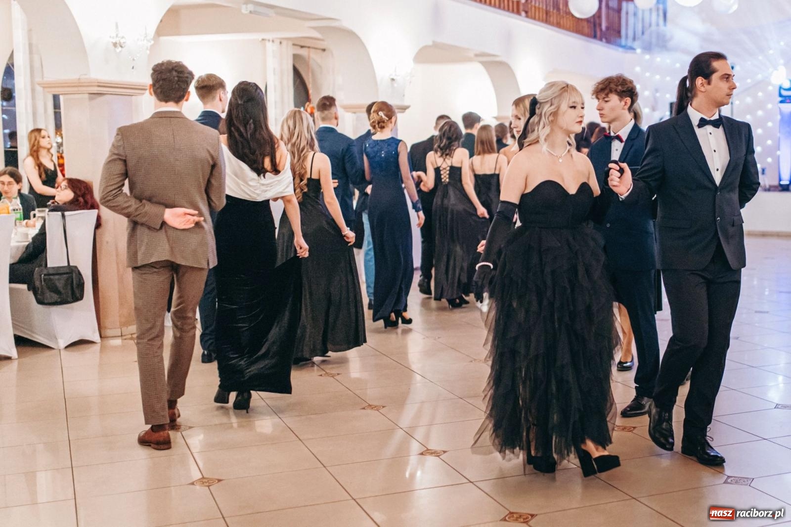 Zdjęcie w galerii na portalu naszraciborz.pl: Ah, cóż to był za bal! Studniówka Kasprowicza na bis! [FOTO] wiadomości z regionu