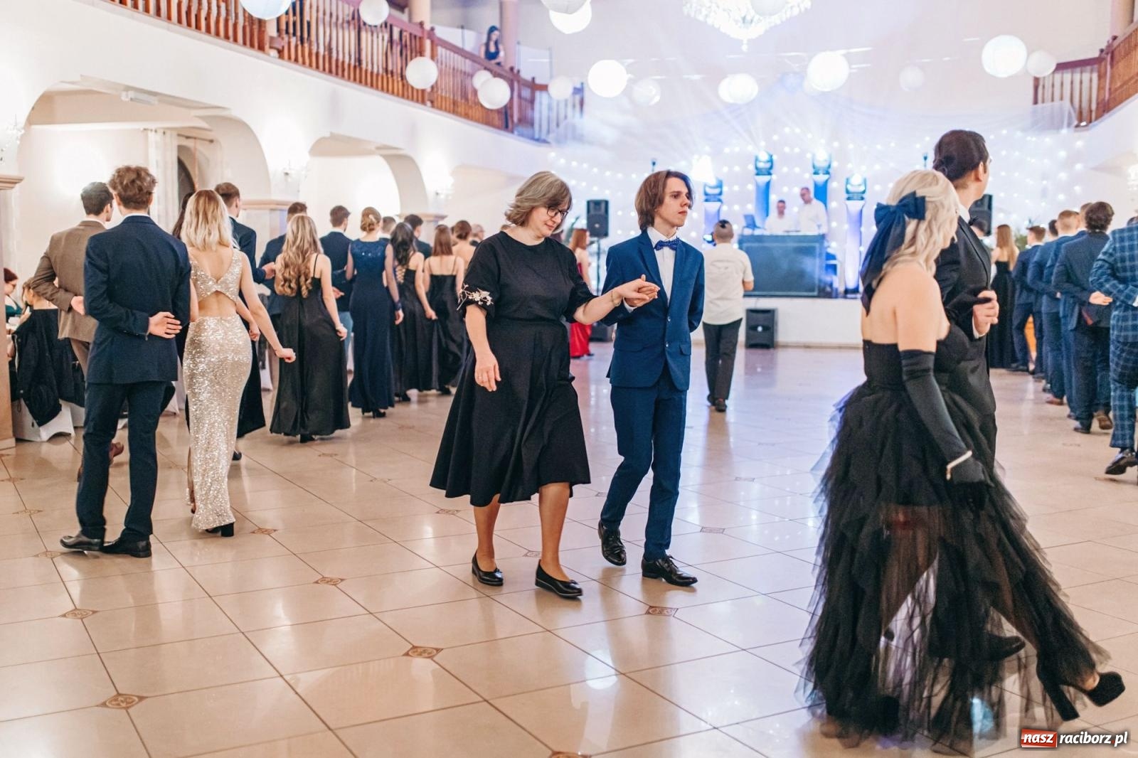 Zdjęcie w galerii na portalu naszraciborz.pl: Ah, cóż to był za bal! Studniówka Kasprowicza na bis! [FOTO] wiadomości z regionu