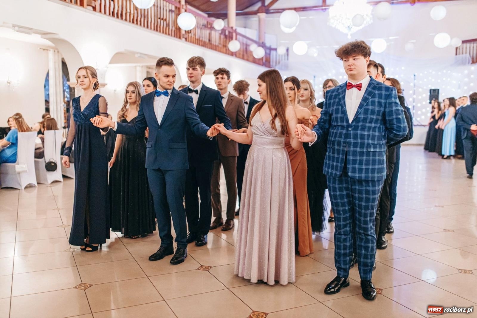 Zdjęcie w galerii na portalu naszraciborz.pl: Ah, cóż to był za bal! Studniówka Kasprowicza na bis! [FOTO] wiadomości z regionu