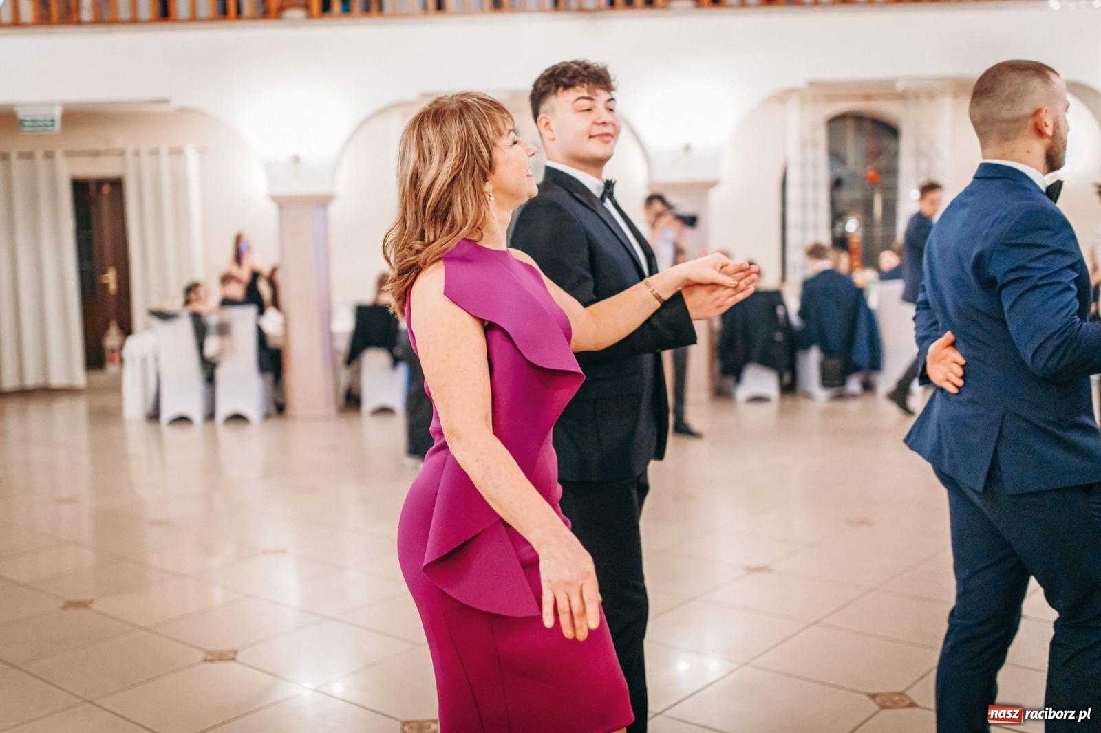 Zdjęcie w galerii na portalu naszraciborz.pl: Ah, cóż to był za bal! Studniówka Kasprowicza na bis! [FOTO] wiadomości z regionu