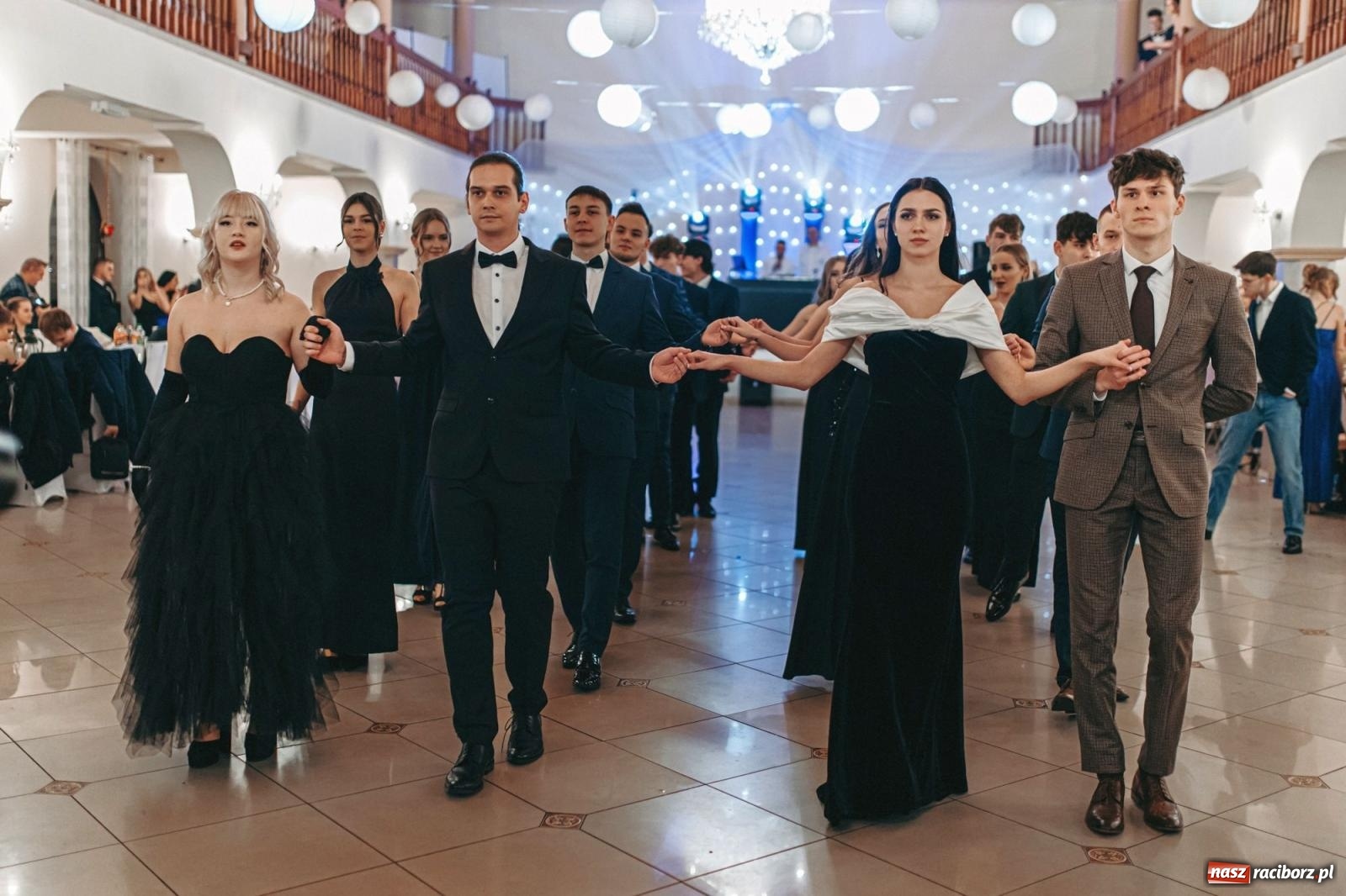 Zdjęcie w galerii na portalu naszraciborz.pl: Ah, cóż to był za bal! Studniówka Kasprowicza na bis! [FOTO] wiadomości z regionu