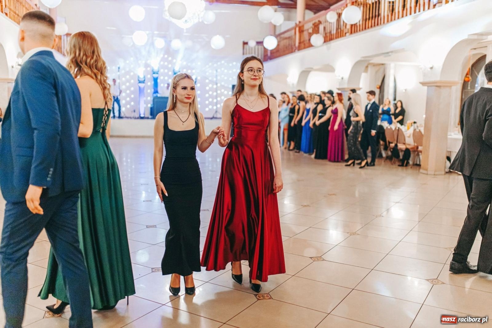 Zdjęcie w galerii na portalu naszraciborz.pl: Ah, cóż to był za bal! Studniówka Kasprowicza na bis! [FOTO] wiadomości z regionu