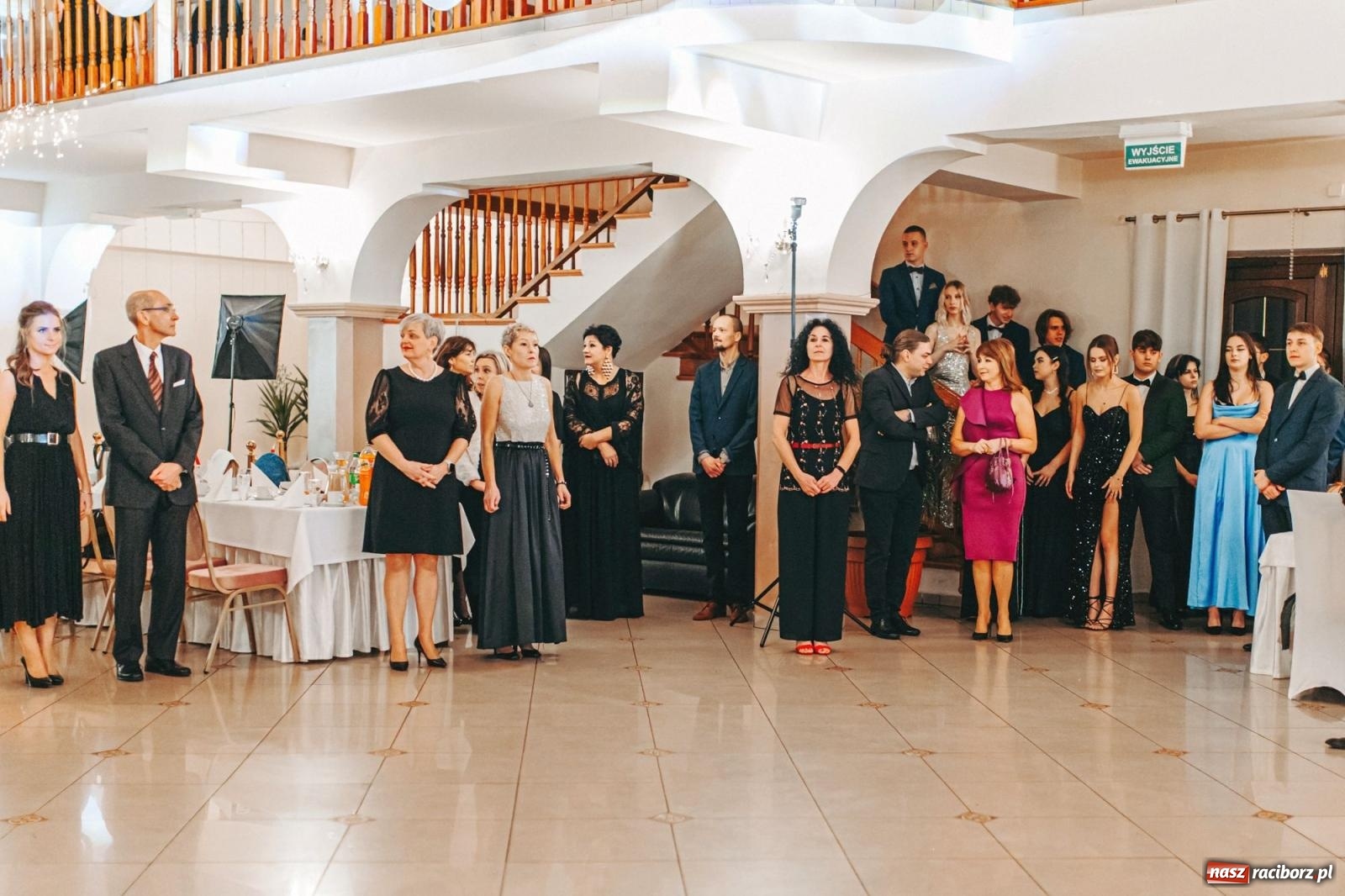 Zdjęcie w galerii na portalu naszraciborz.pl: Ah, cóż to był za bal! Studniówka Kasprowicza na bis! [FOTO] wiadomości z regionu