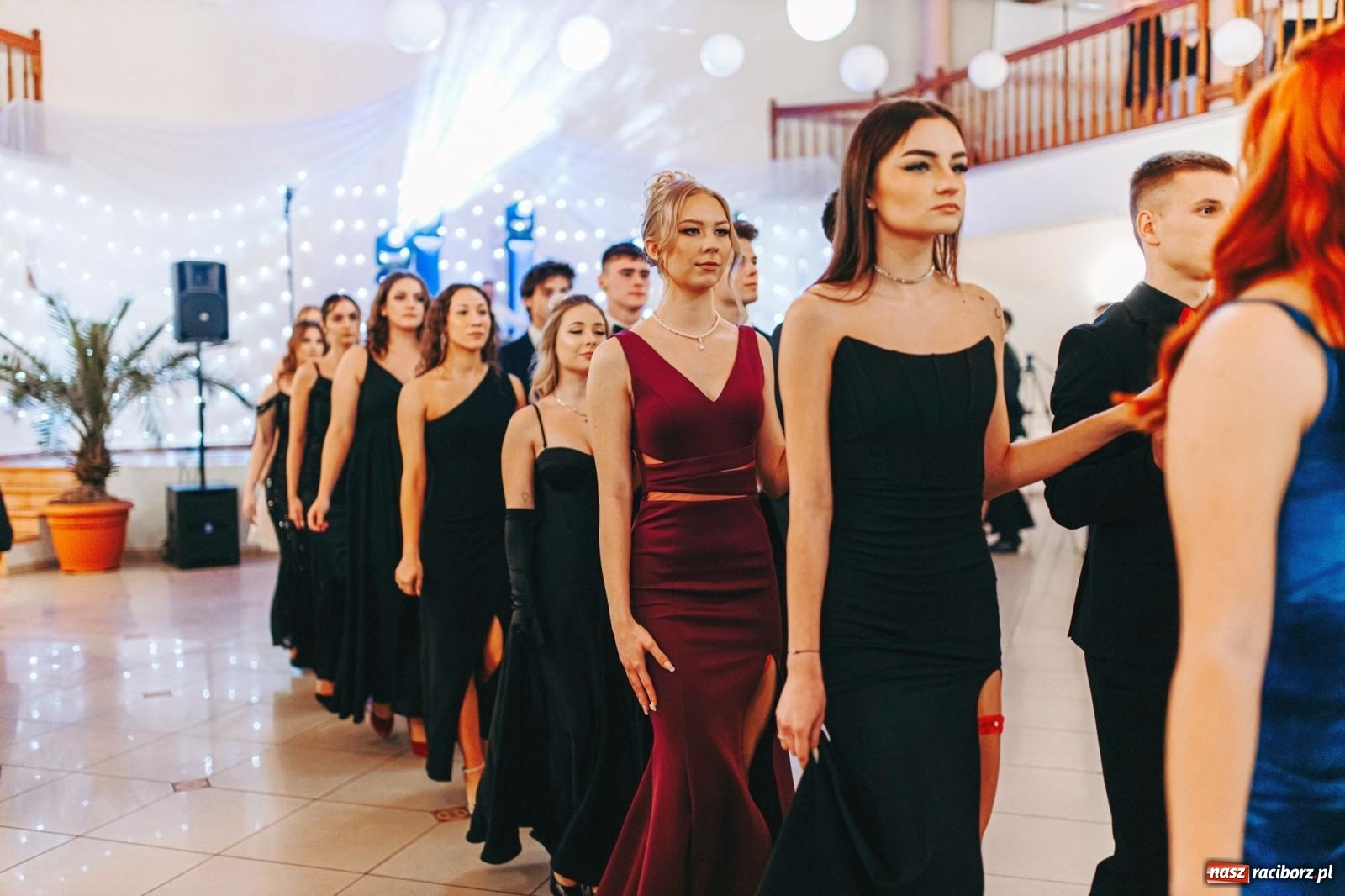 Zdjęcie w galerii na portalu naszraciborz.pl: Ah, cóż to był za bal! Studniówka Kasprowicza na bis! [FOTO] wiadomości z regionu