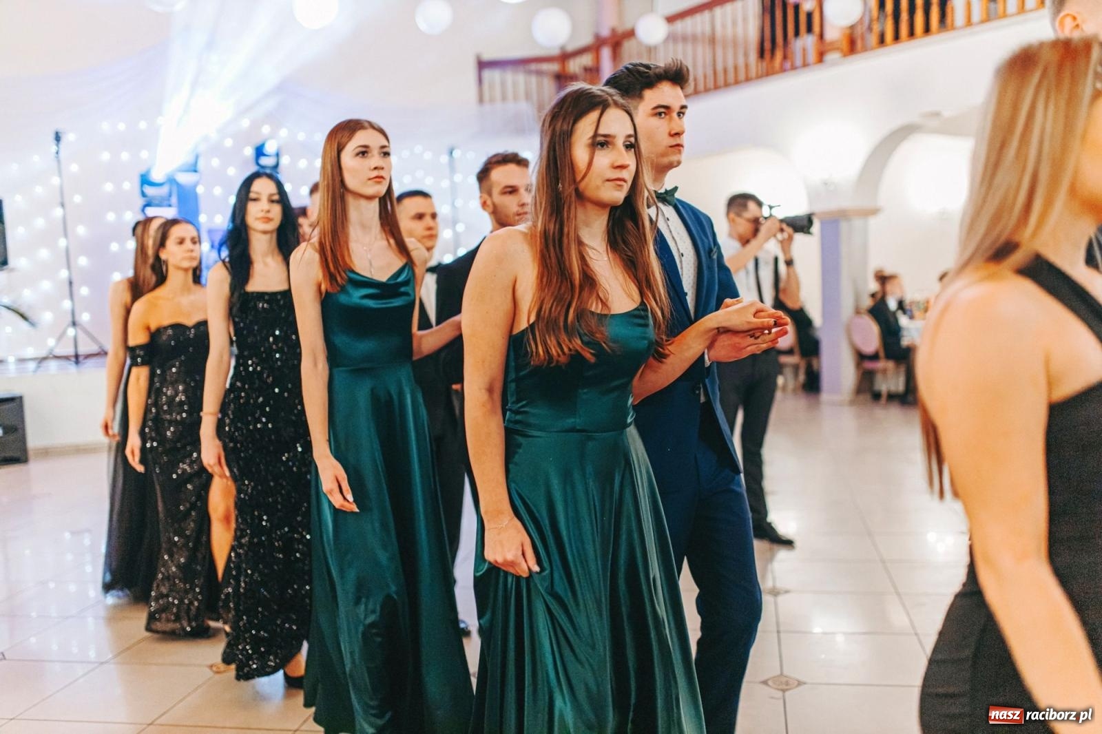 Zdjęcie w galerii na portalu naszraciborz.pl: Ah, cóż to był za bal! Studniówka Kasprowicza na bis! [FOTO] wiadomości z regionu