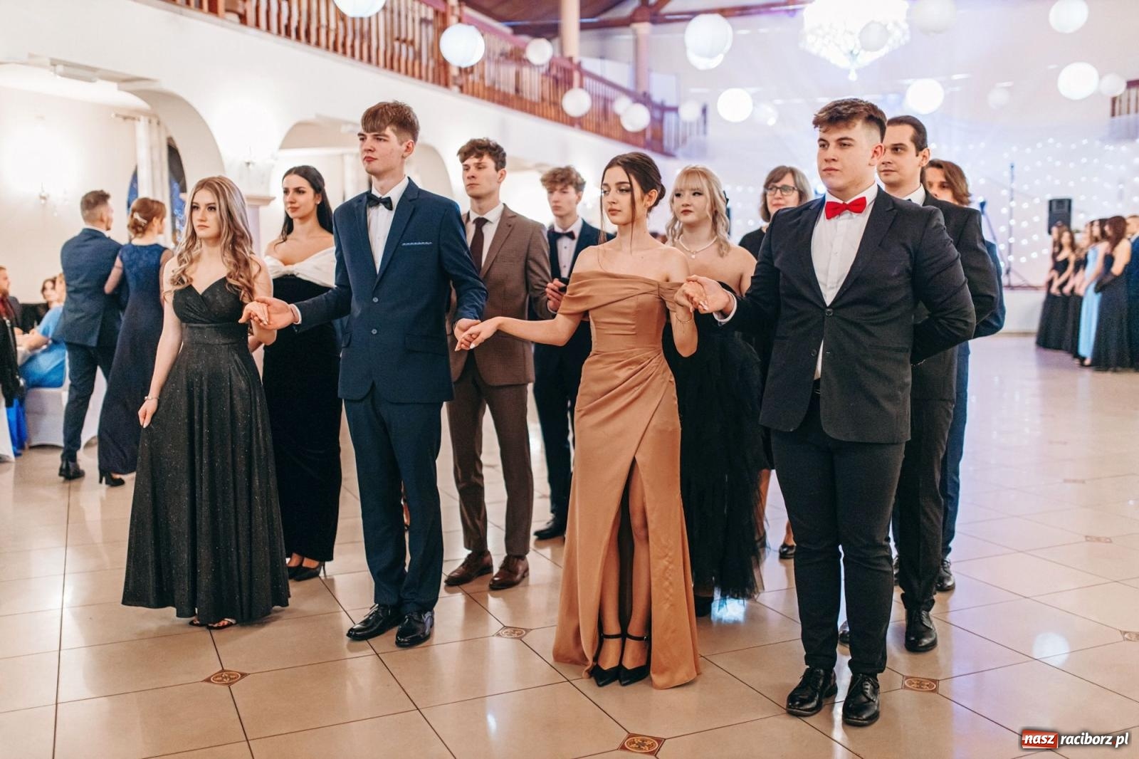 Zdjęcie w galerii na portalu naszraciborz.pl: Ah, cóż to był za bal! Studniówka Kasprowicza na bis! [FOTO] wiadomości z regionu