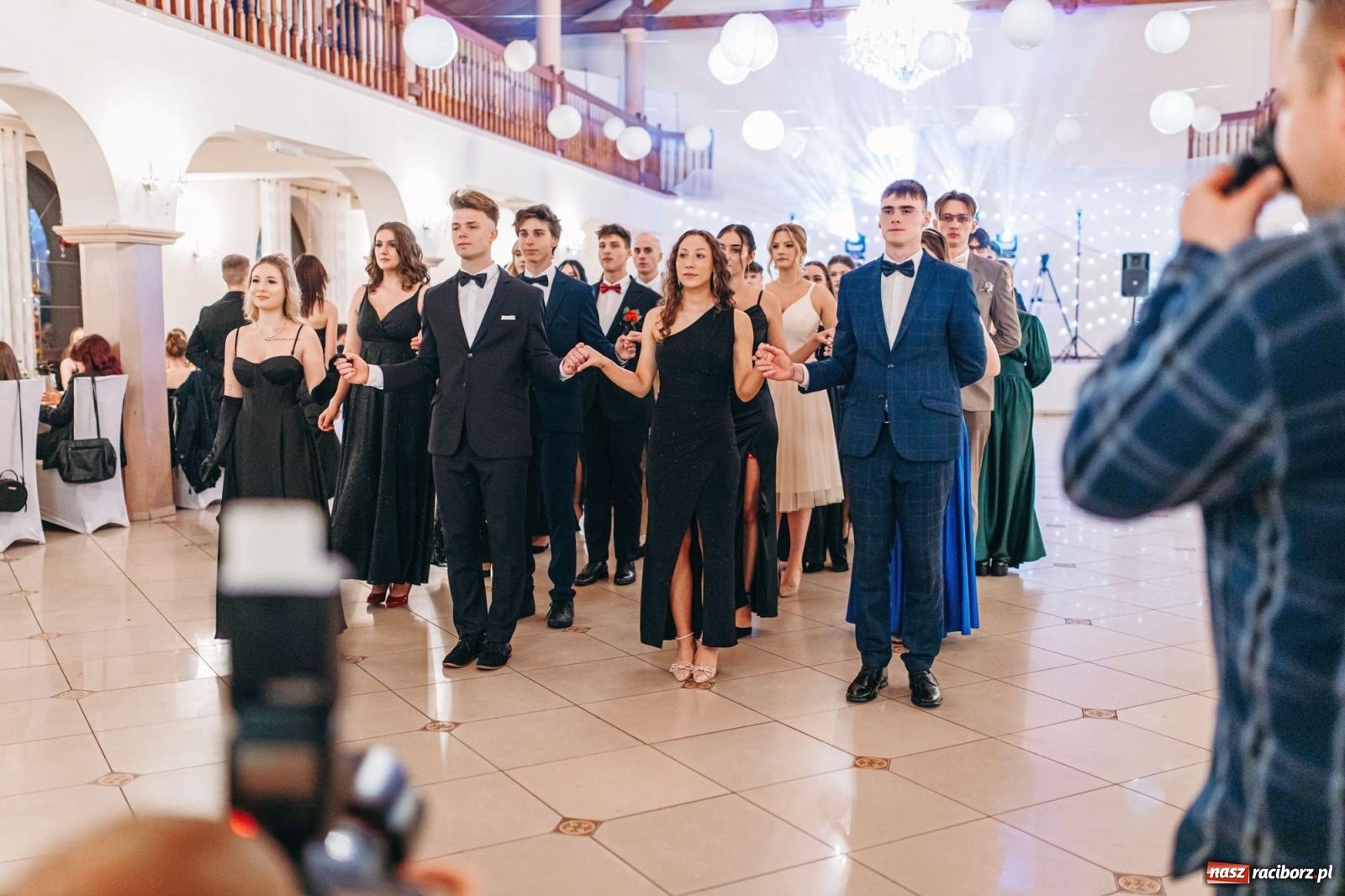 Zdjęcie w galerii na portalu naszraciborz.pl: Ah, cóż to był za bal! Studniówka Kasprowicza na bis! [FOTO] wiadomości z regionu