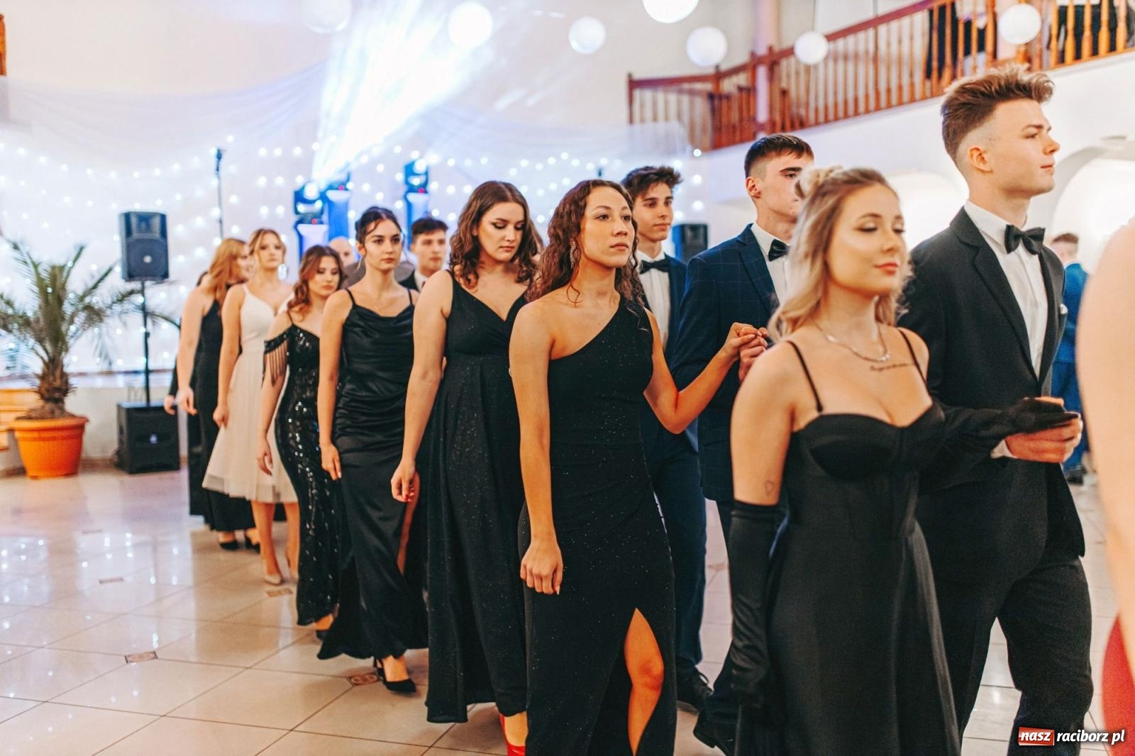 Zdjęcie w galerii na portalu naszraciborz.pl: Ah, cóż to był za bal! Studniówka Kasprowicza na bis! [FOTO] wiadomości z regionu