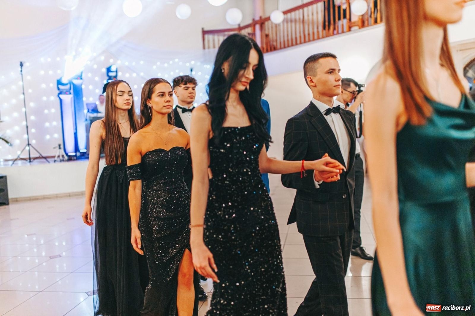 Zdjęcie w galerii na portalu naszraciborz.pl: Ah, cóż to był za bal! Studniówka Kasprowicza na bis! [FOTO] wiadomości z regionu