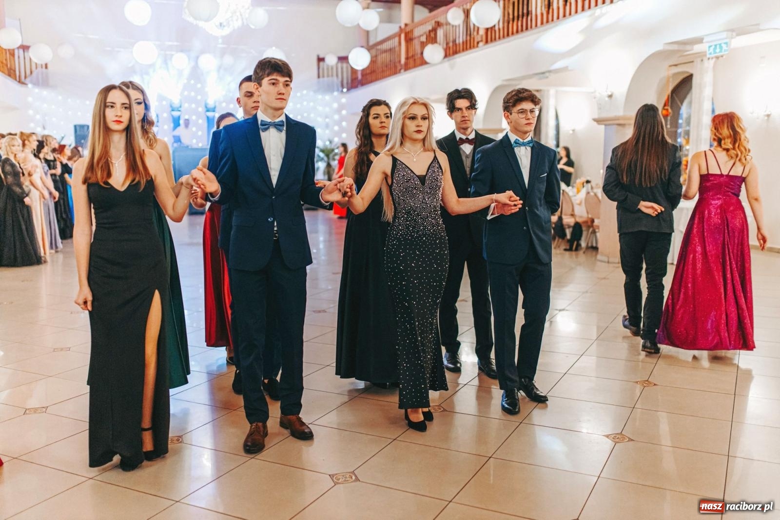 Zdjęcie w galerii na portalu naszraciborz.pl: Ah, cóż to był za bal! Studniówka Kasprowicza na bis! [FOTO] wiadomości z regionu