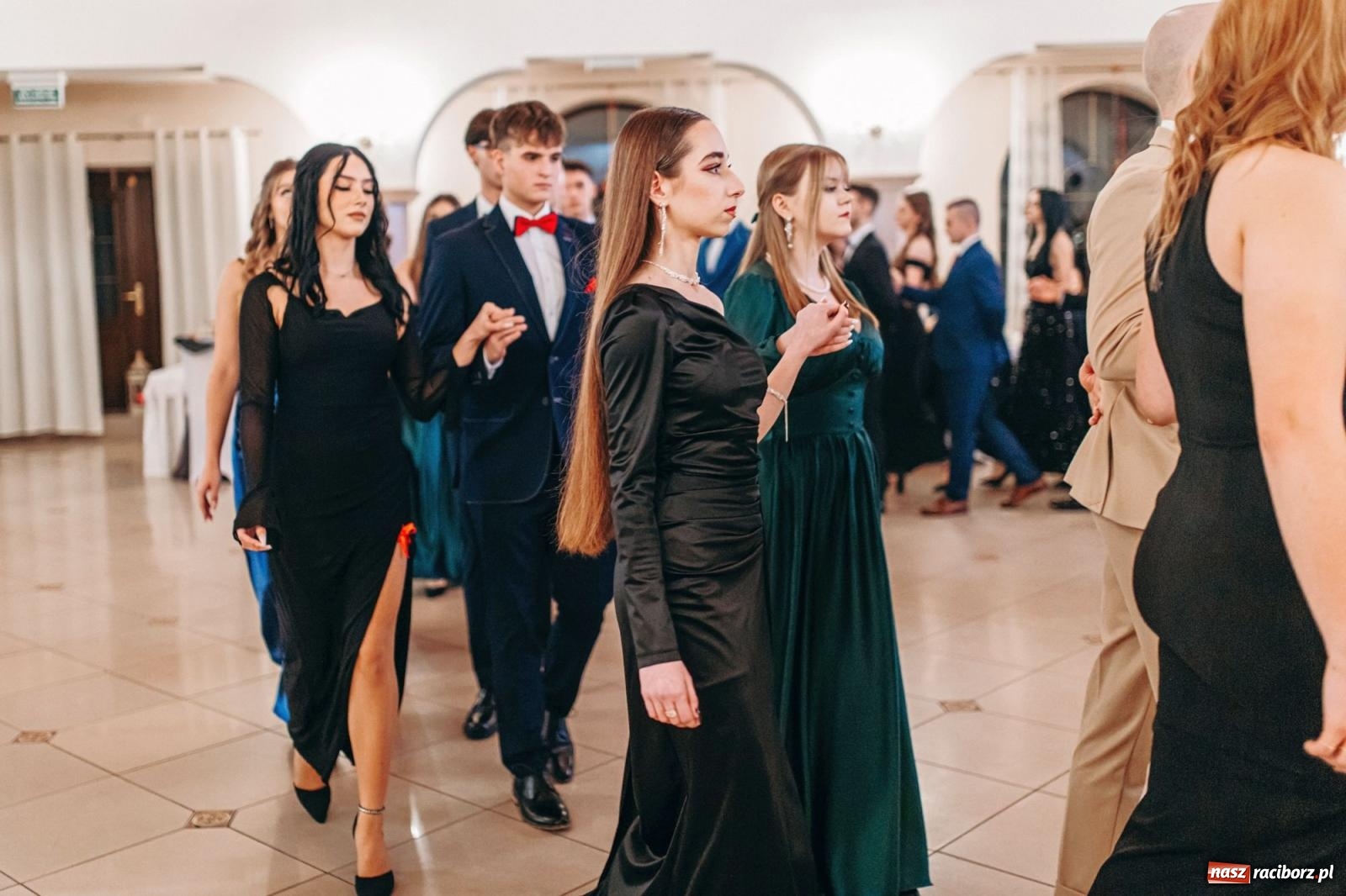 Zdjęcie w galerii na portalu naszraciborz.pl: Ah, cóż to był za bal! Studniówka Kasprowicza na bis! [FOTO] wiadomości z regionu