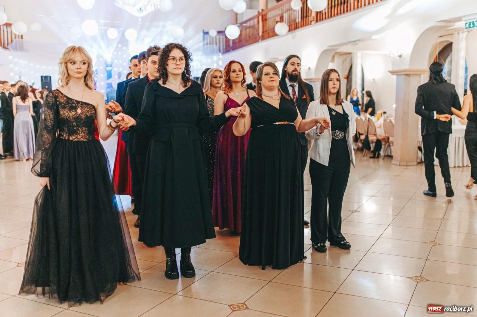 Zdjęcie w galerii na portalu naszraciborz.pl: Ah, cóż to był za bal! Studniówka Kasprowicza na bis! [FOTO] wiadomości z regionu