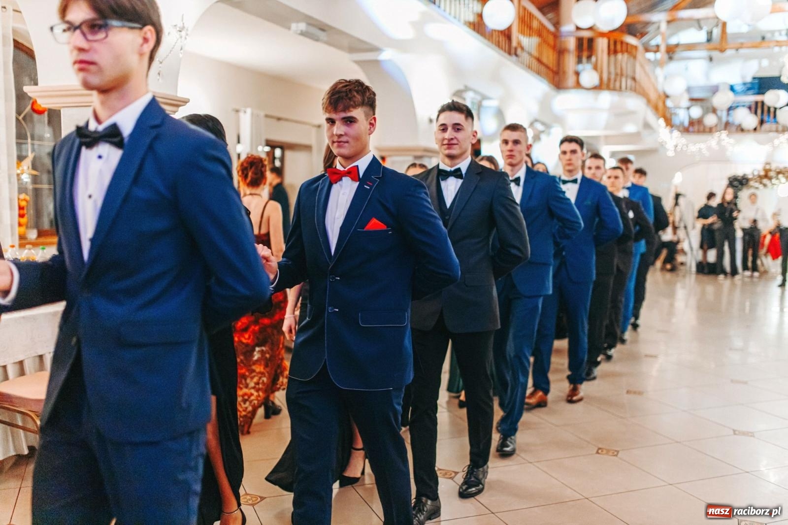 Zdjęcie w galerii na portalu naszraciborz.pl: Ah, cóż to był za bal! Studniówka Kasprowicza na bis! [FOTO] wiadomości z regionu