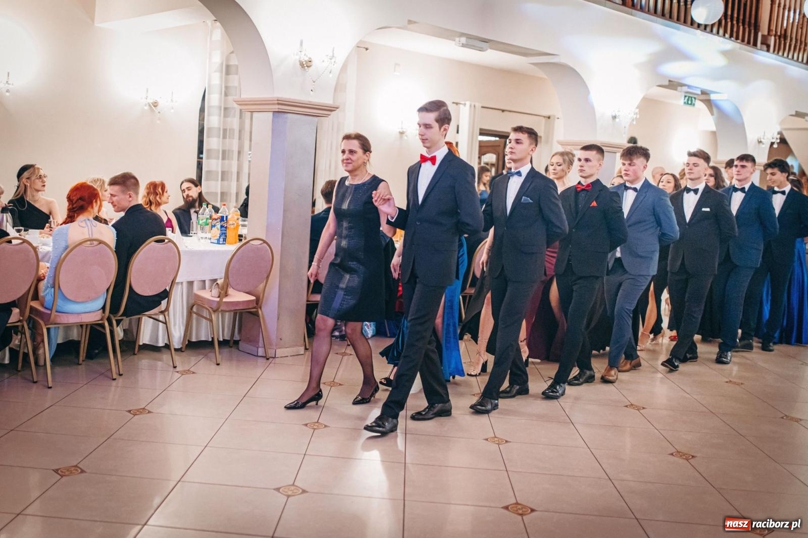 Zdjęcie w galerii na portalu naszraciborz.pl: Ah, cóż to był za bal! Studniówka Kasprowicza na bis! [FOTO] wiadomości z regionu