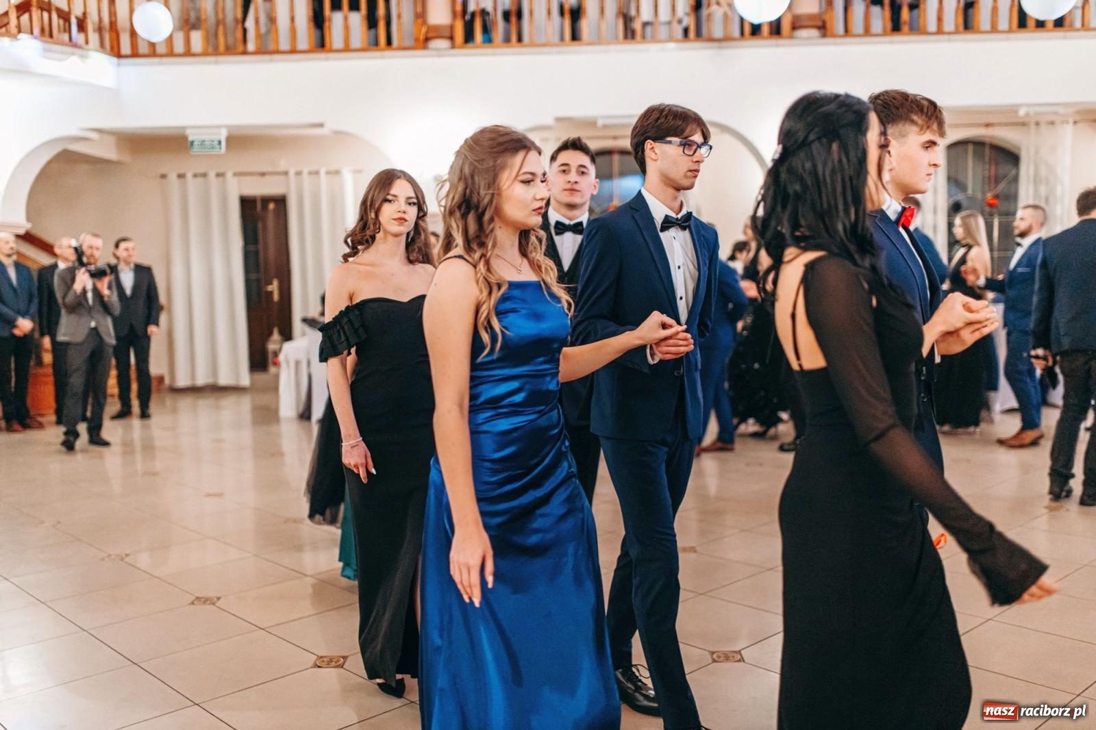 Zdjęcie w galerii na portalu naszraciborz.pl: Ah, cóż to był za bal! Studniówka Kasprowicza na bis! [FOTO] wiadomości z regionu