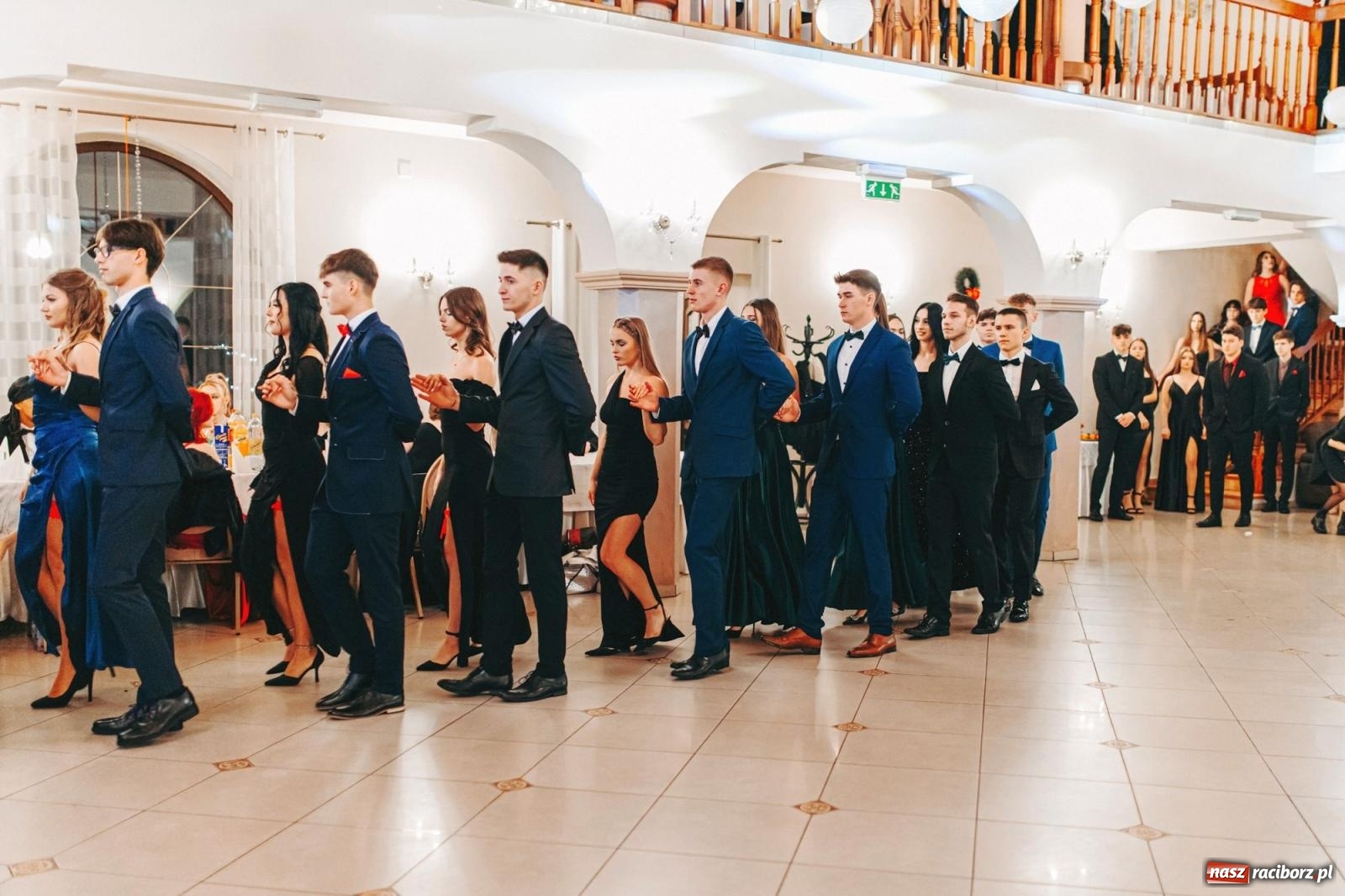 Zdjęcie w galerii na portalu naszraciborz.pl: Ah, cóż to był za bal! Studniówka Kasprowicza na bis! [FOTO] wiadomości z regionu