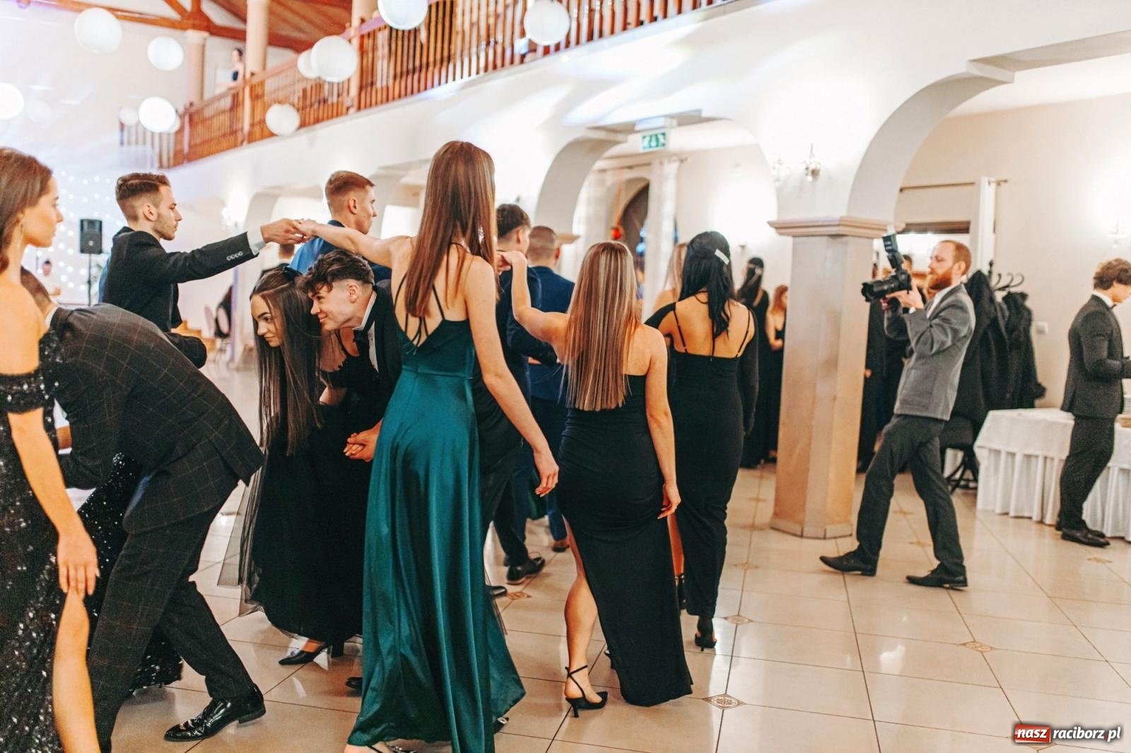 Zdjęcie w galerii na portalu naszraciborz.pl: Ah, cóż to był za bal! Studniówka Kasprowicza na bis! [FOTO] wiadomości z regionu