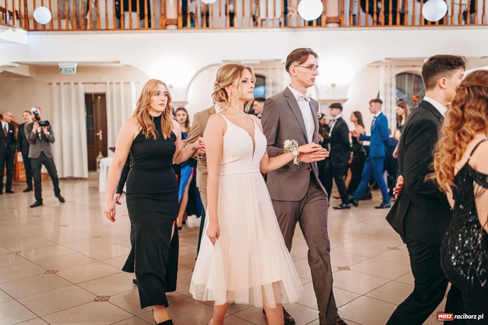 Zdjęcie w galerii na portalu naszraciborz.pl: Ah, cóż to był za bal! Studniówka Kasprowicza na bis! [FOTO] wiadomości z regionu