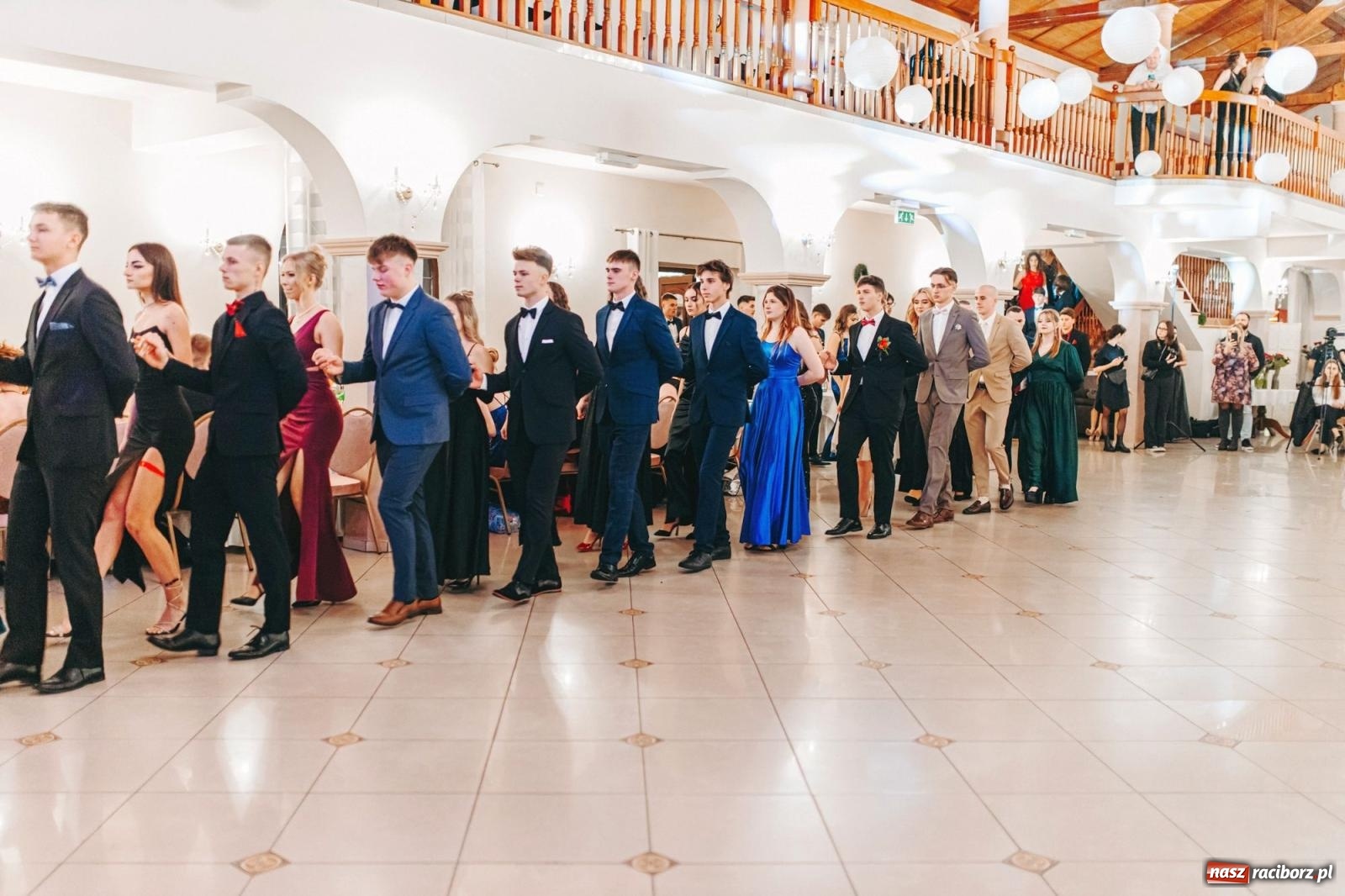 Zdjęcie w galerii na portalu naszraciborz.pl: Ah, cóż to był za bal! Studniówka Kasprowicza na bis! [FOTO] wiadomości z regionu