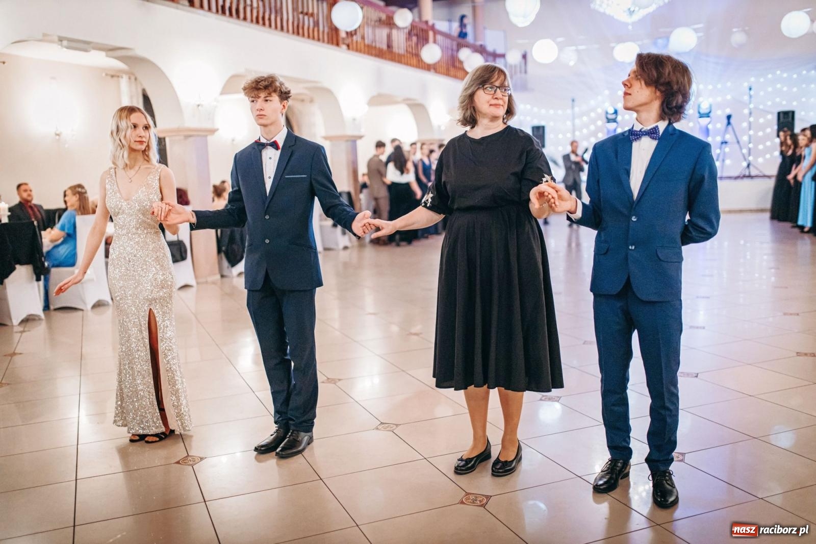 Zdjęcie w galerii na portalu naszraciborz.pl: Ah, cóż to był za bal! Studniówka Kasprowicza na bis! [FOTO] wiadomości z regionu